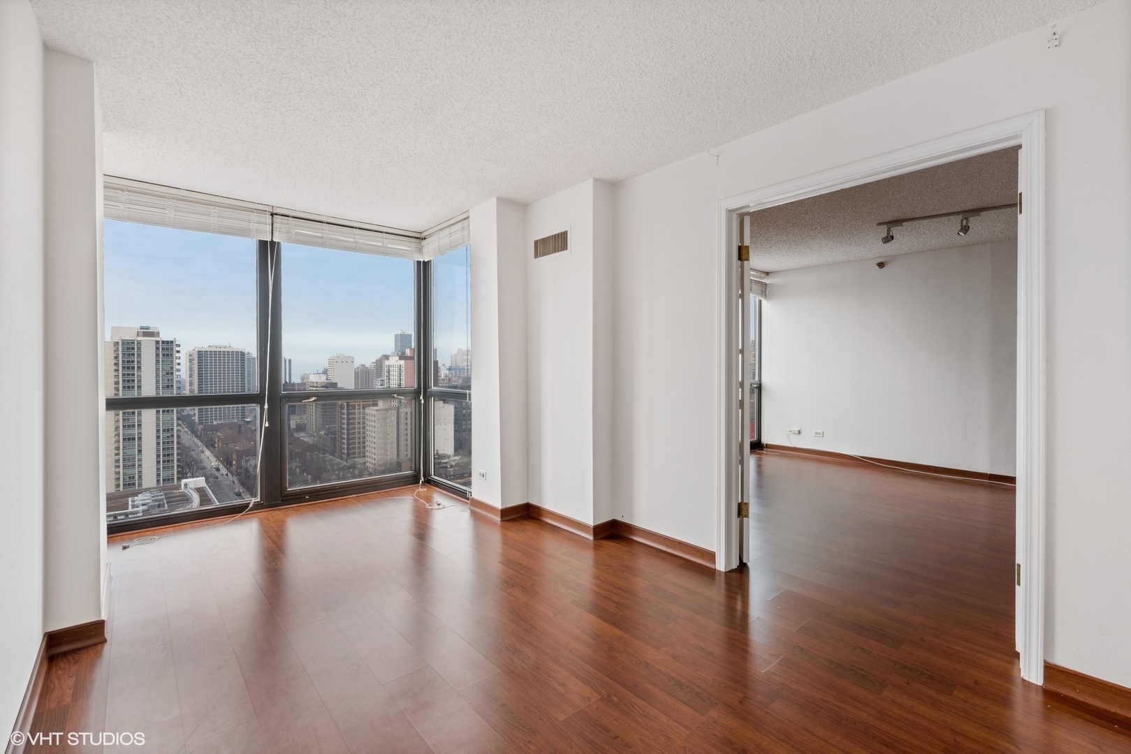 1122 N Clark Street 2505 Property Photo 6