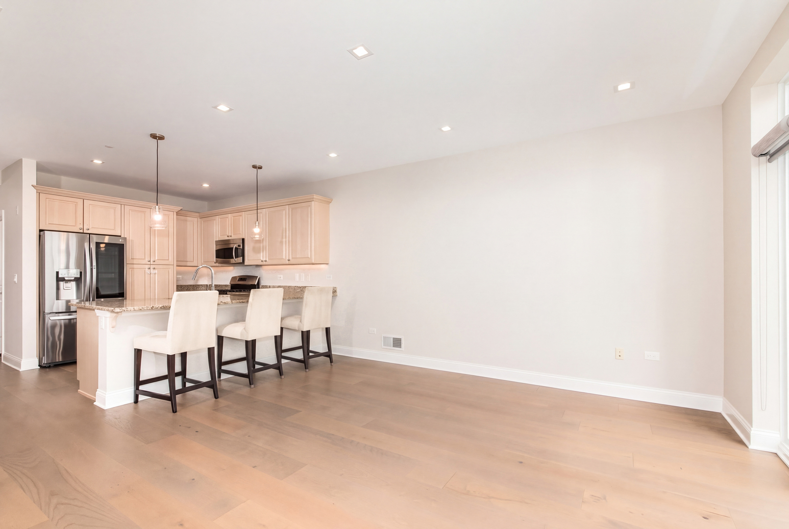 120 N Northwest Highway 405 Property Photo 9