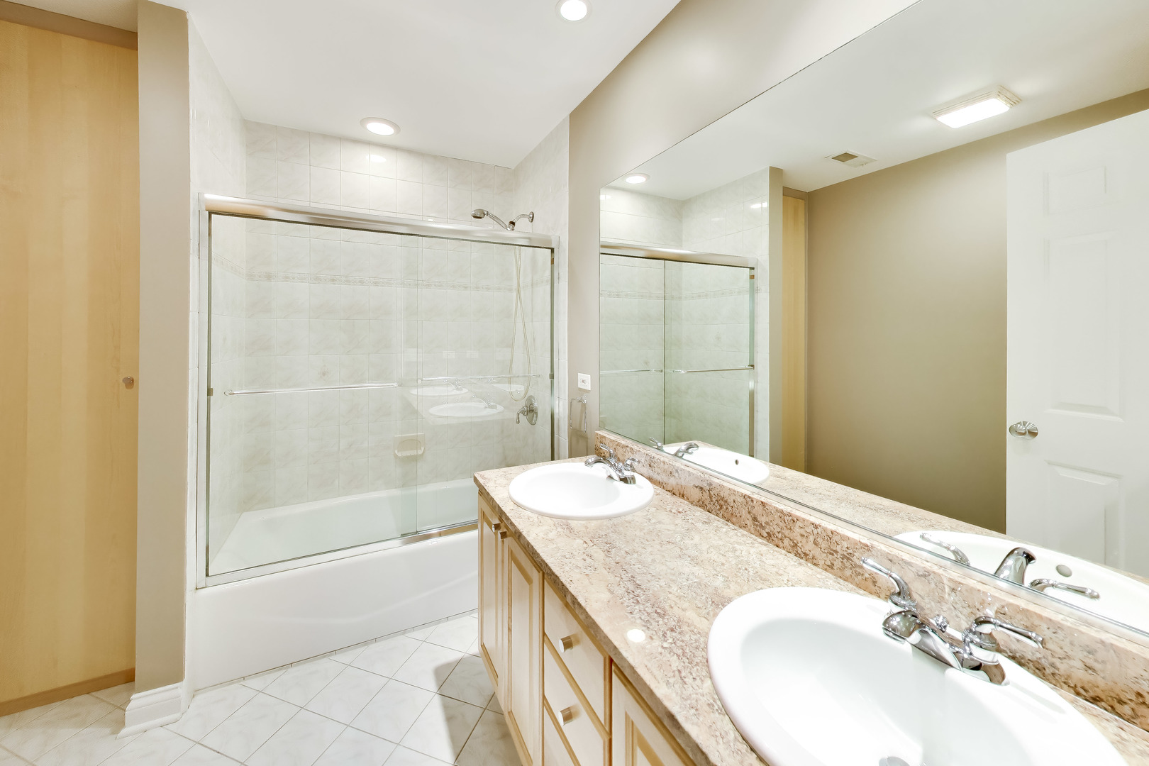 6743 N Oliphant Avenue Property Photo 48