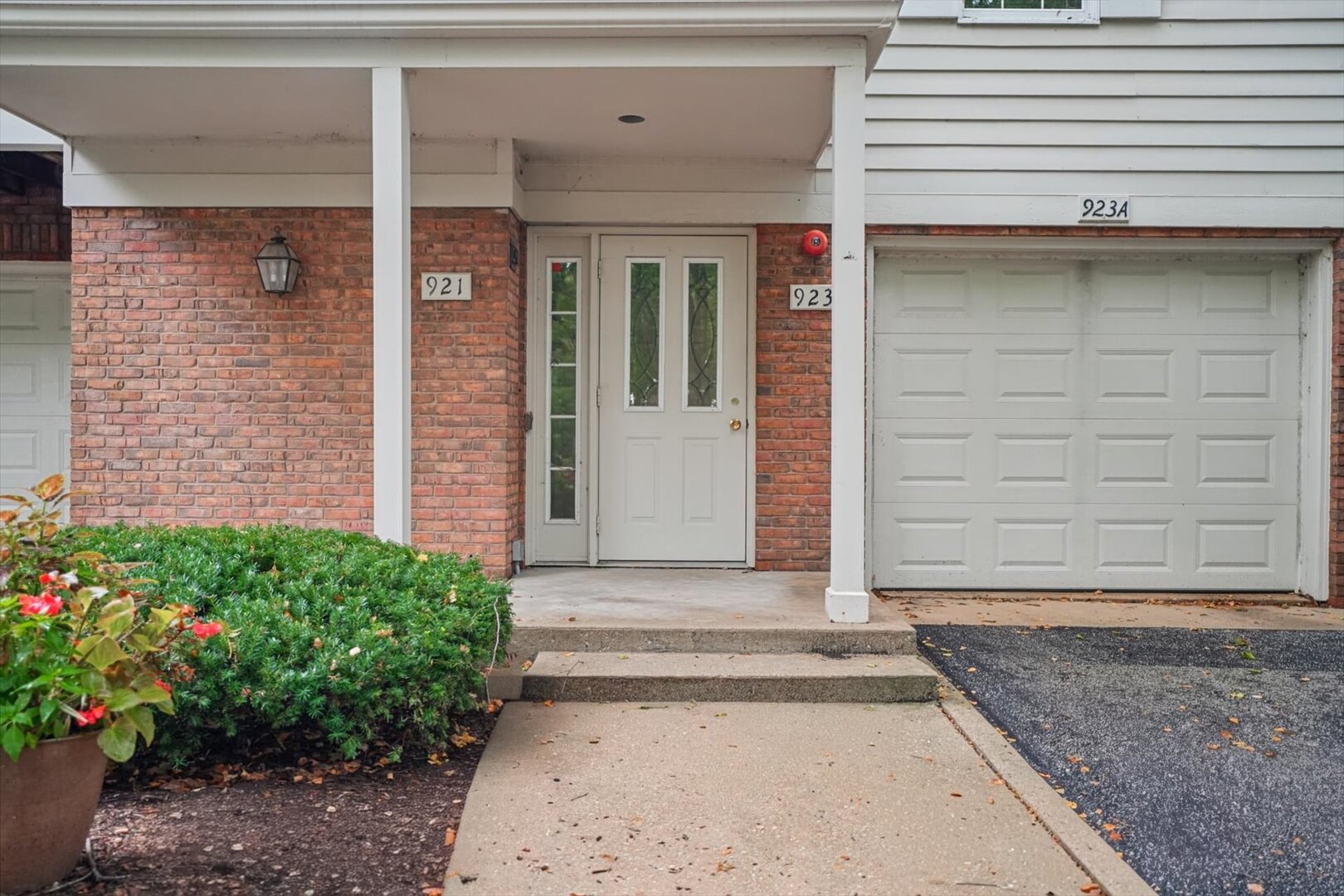 921b Cheshire Drive B Property Photo 5