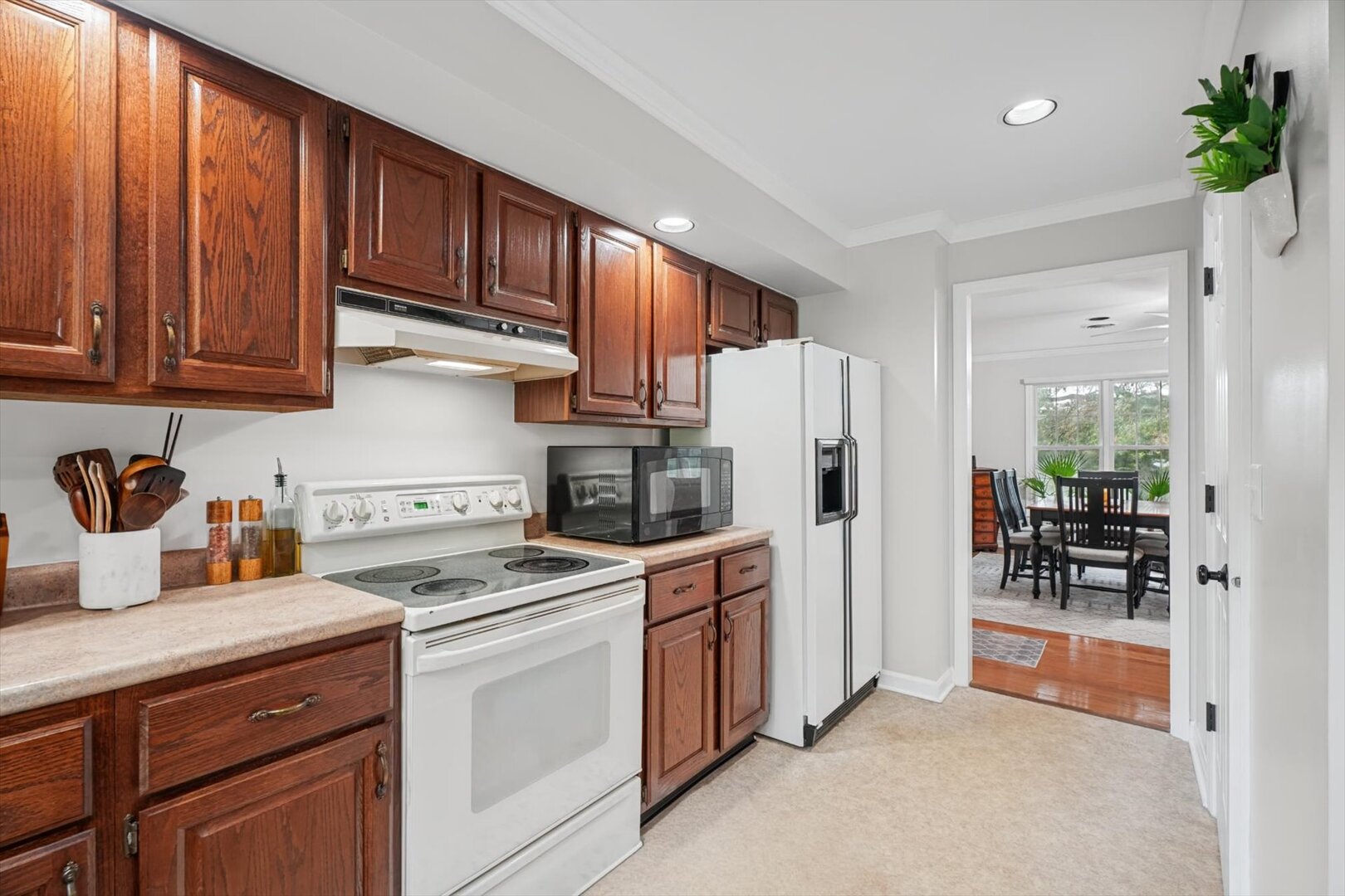 921b Cheshire Drive B Property Photo 27