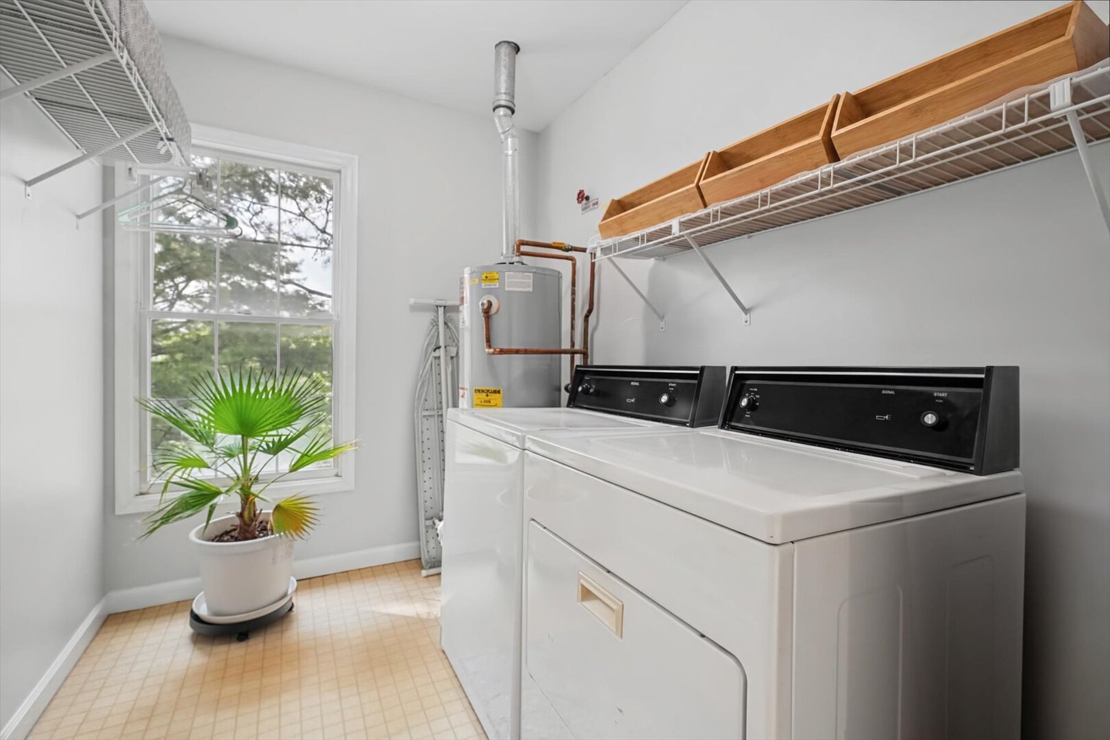 921b Cheshire Drive B Property Photo 59