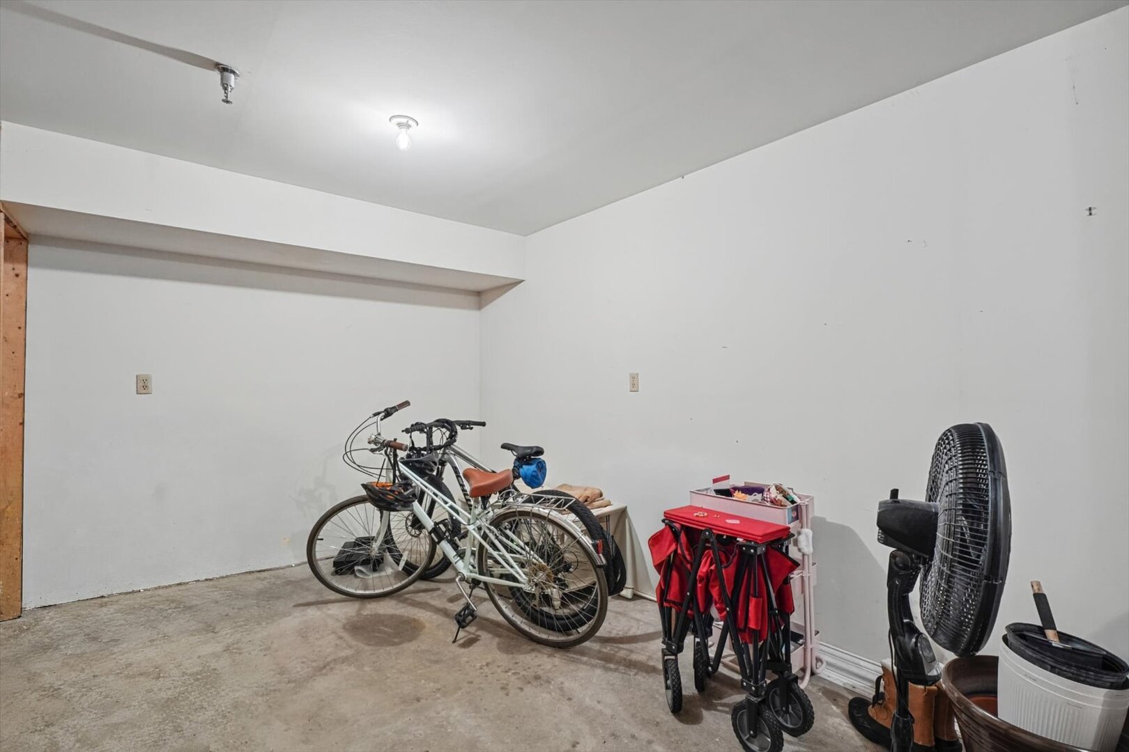 921b Cheshire Drive B Property Photo 62