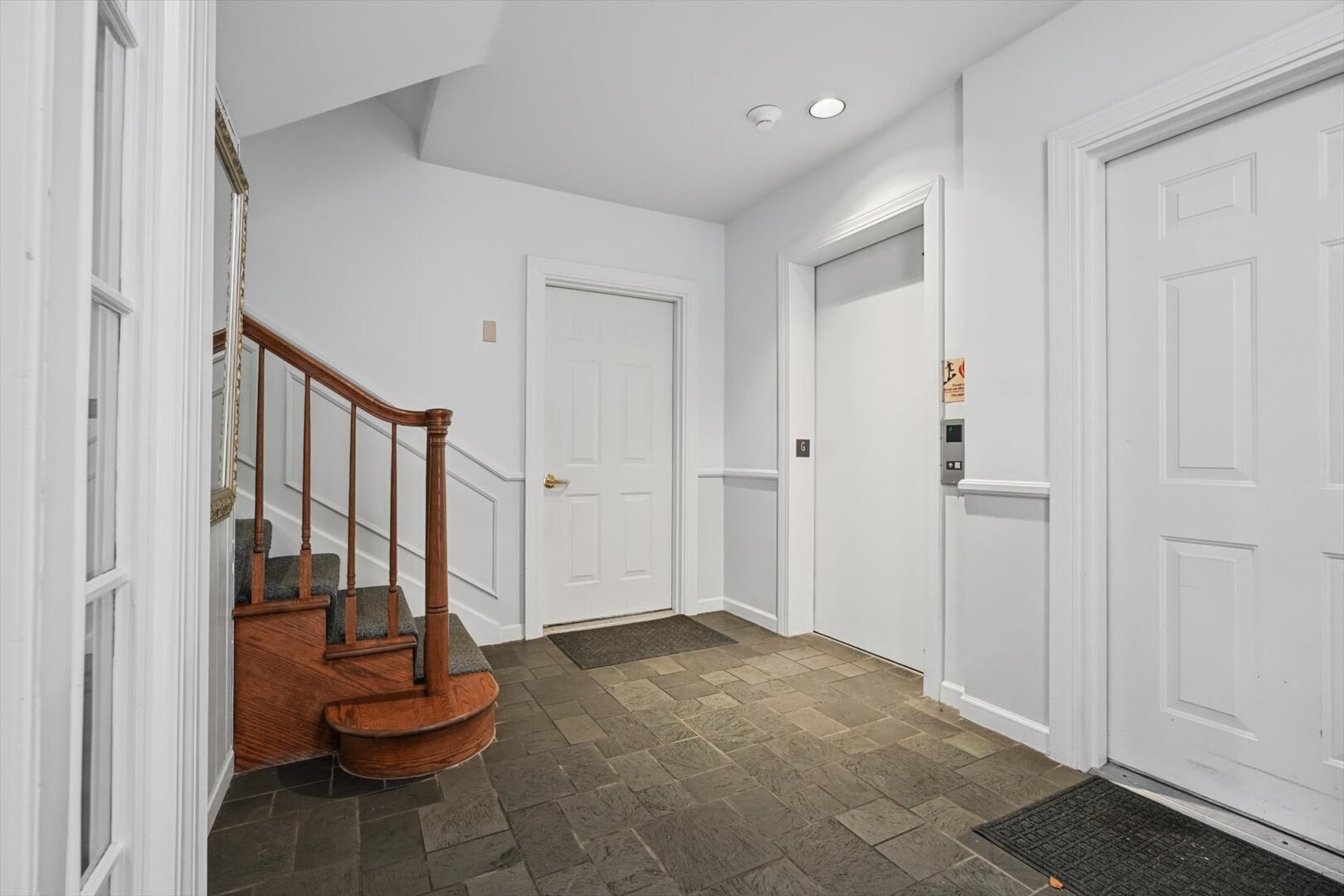 921b Cheshire Drive B Property Photo 63