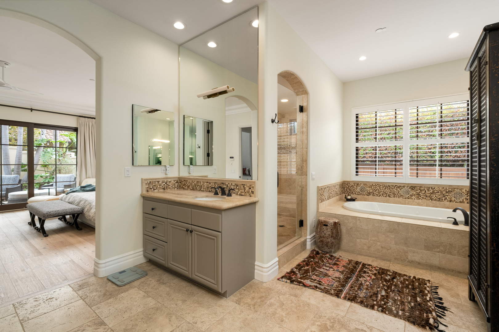 1040 Crest Drive Property Photo 22