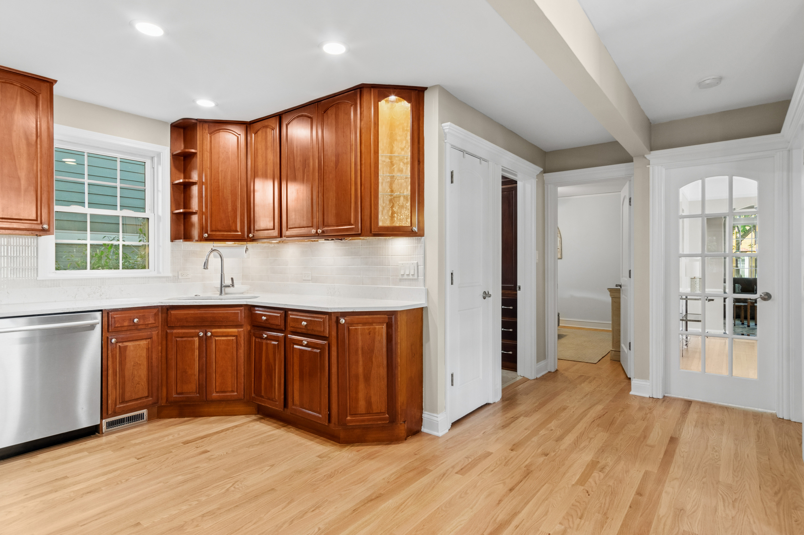 7049 N Moselle Avenue Property Photo 11