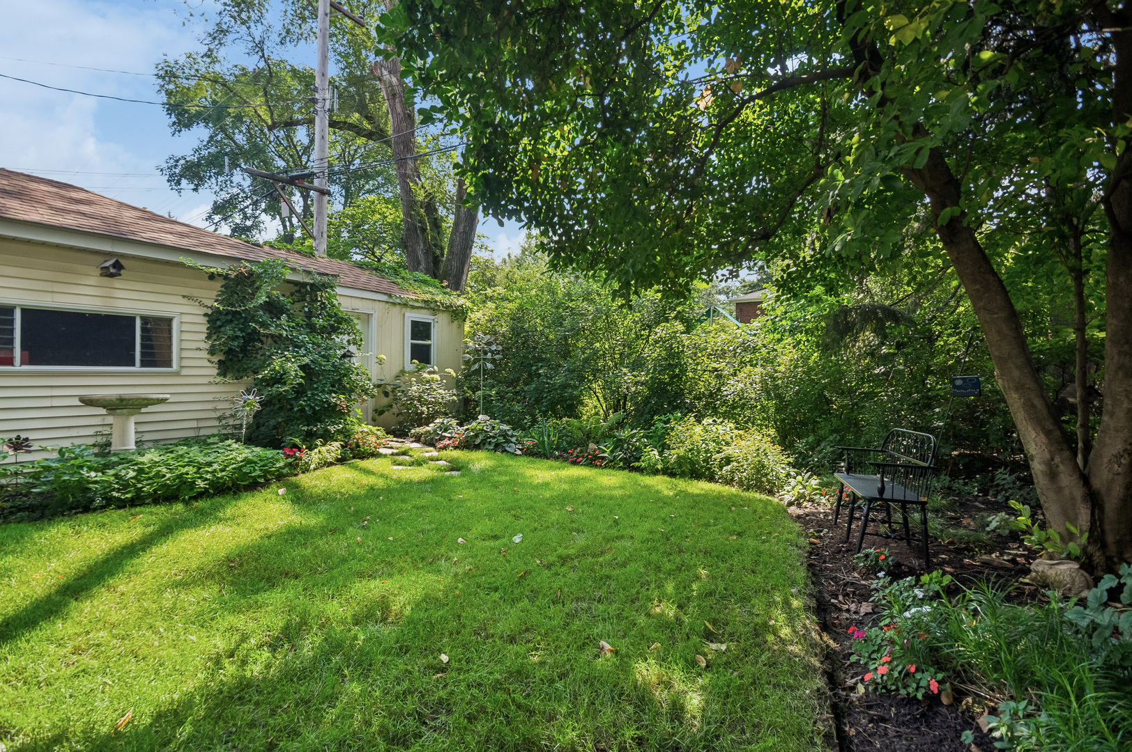 7049 N Moselle Avenue Property Photo 30