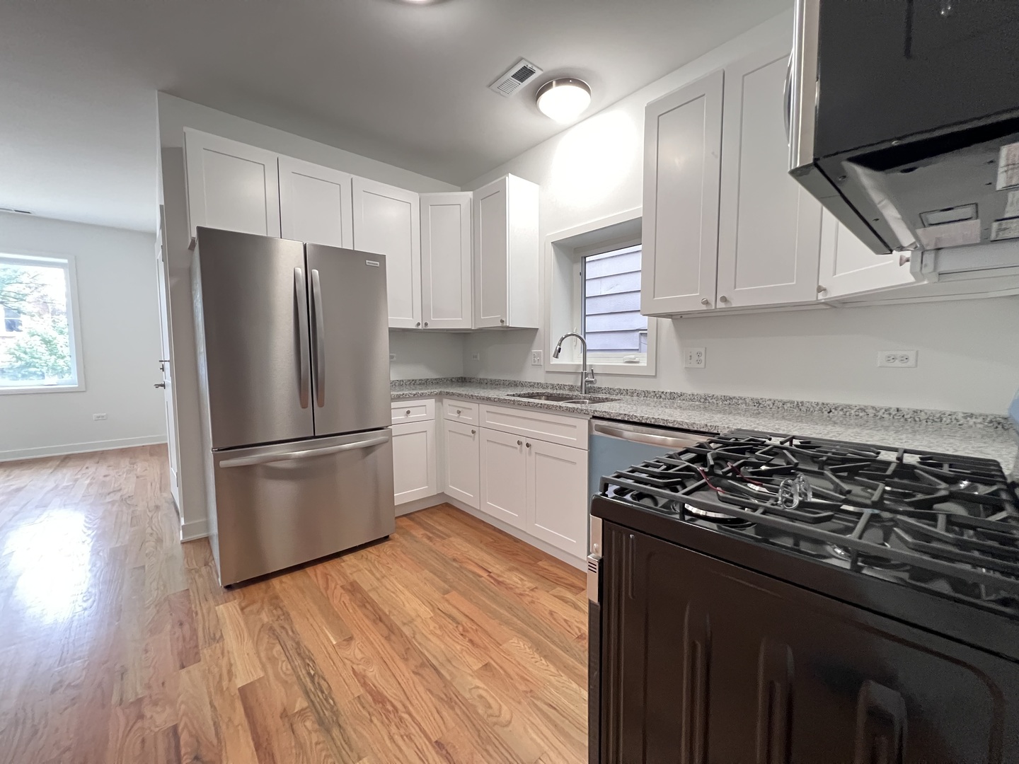 226 W 24th Street 2 Property Photo 5