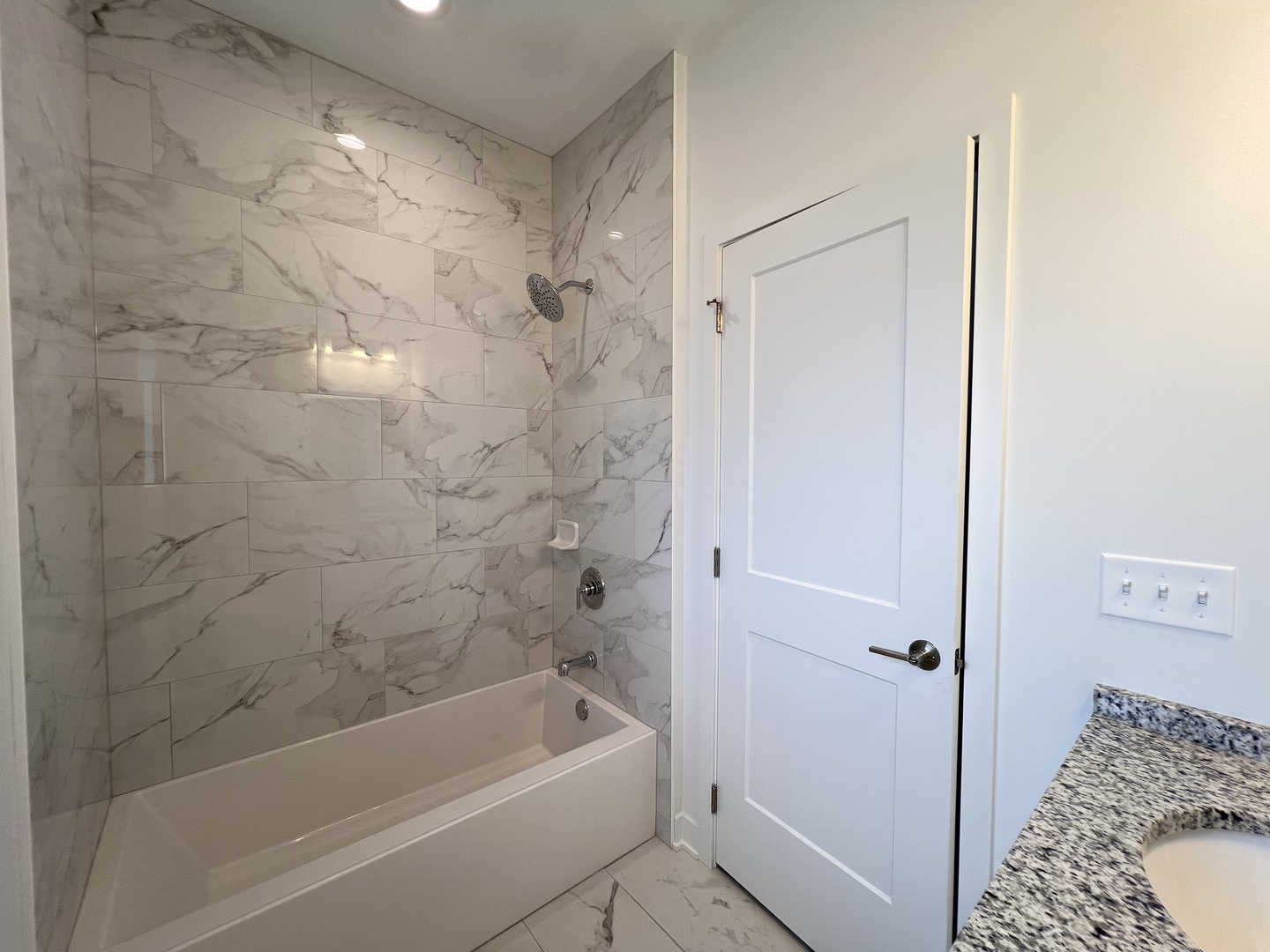 226 W 24th Street 2 Property Photo 8