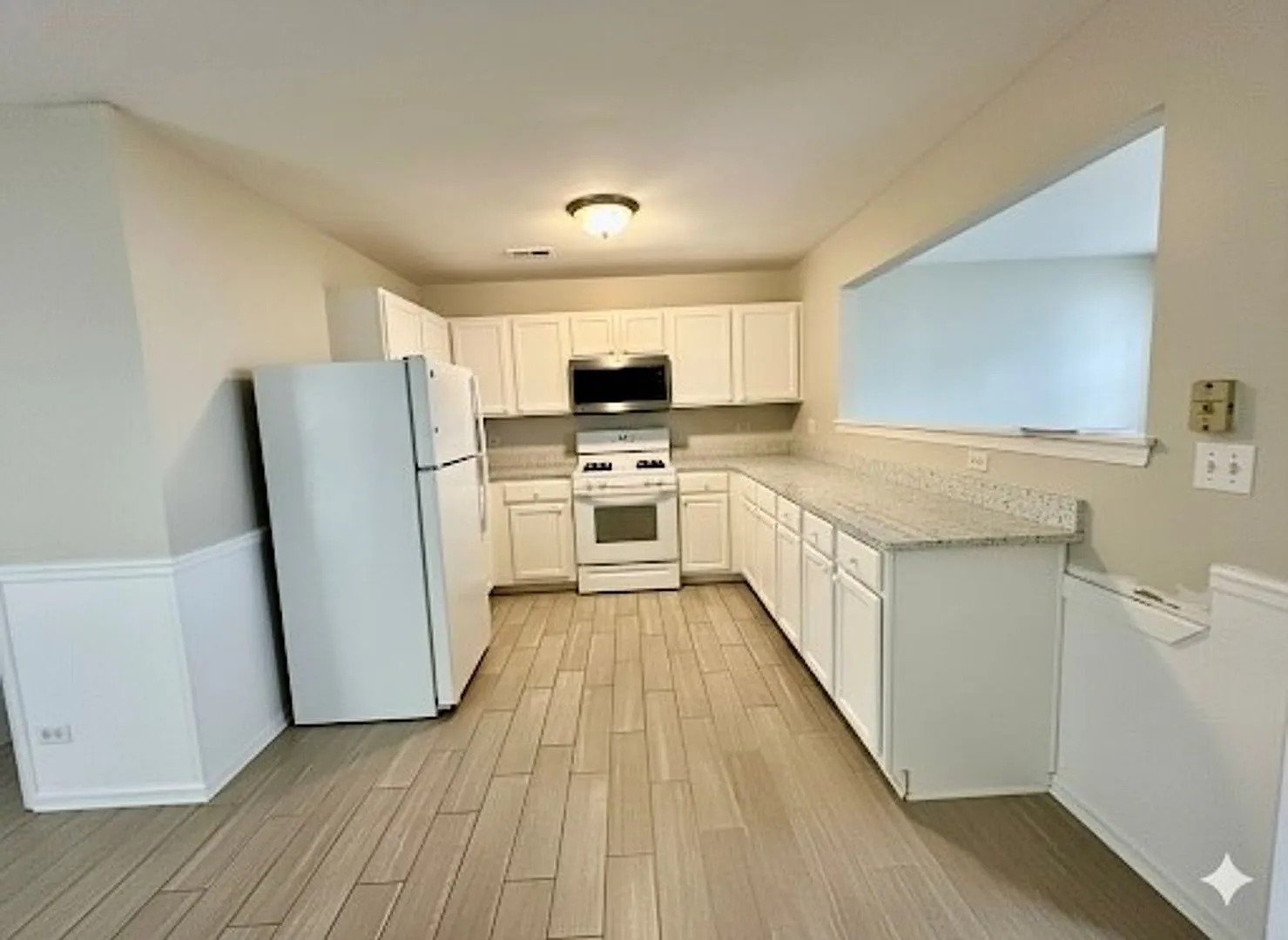 1085 Symphony Drive Property Photo 4
