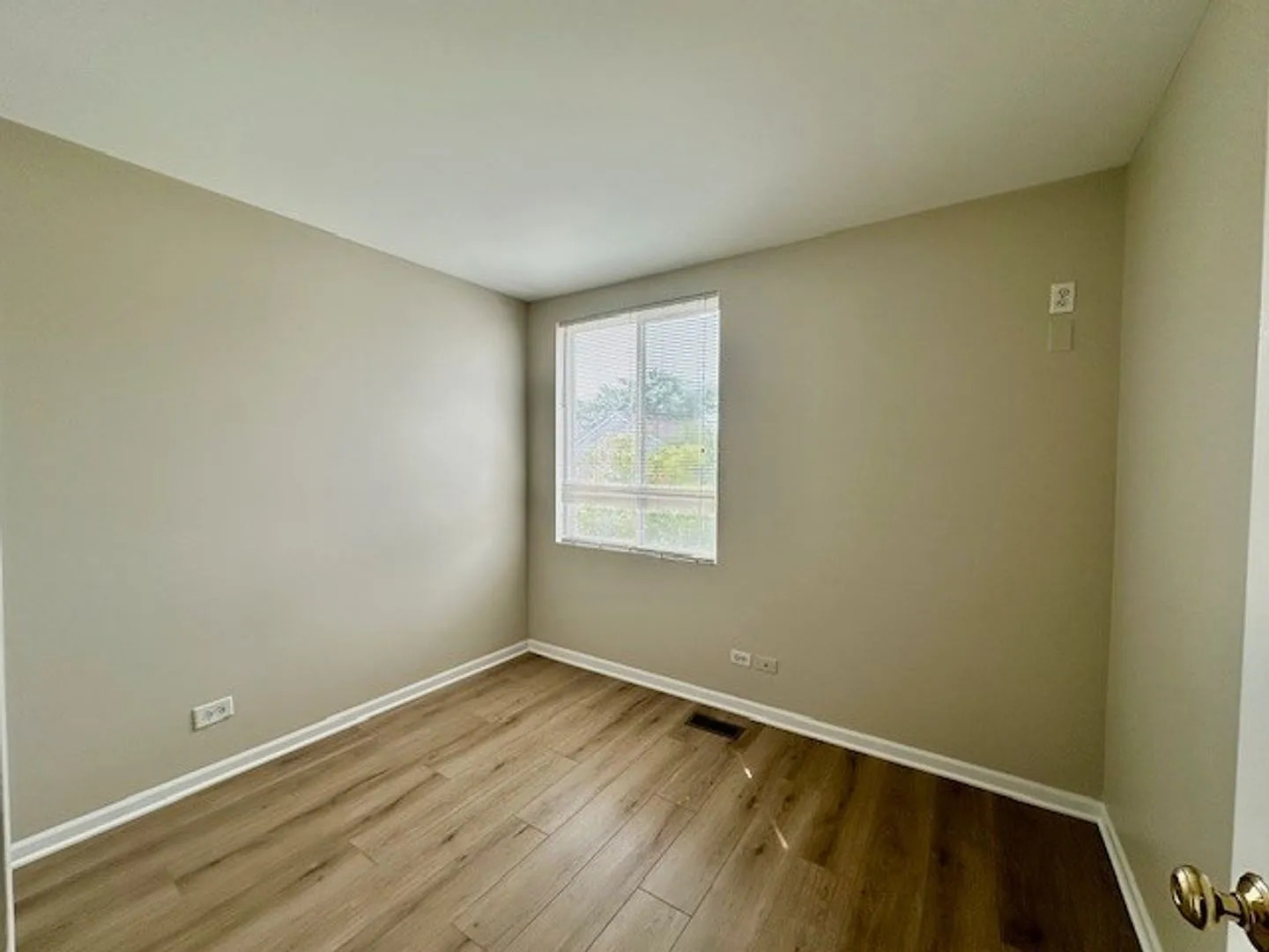 1085 Symphony Drive Property Photo 5