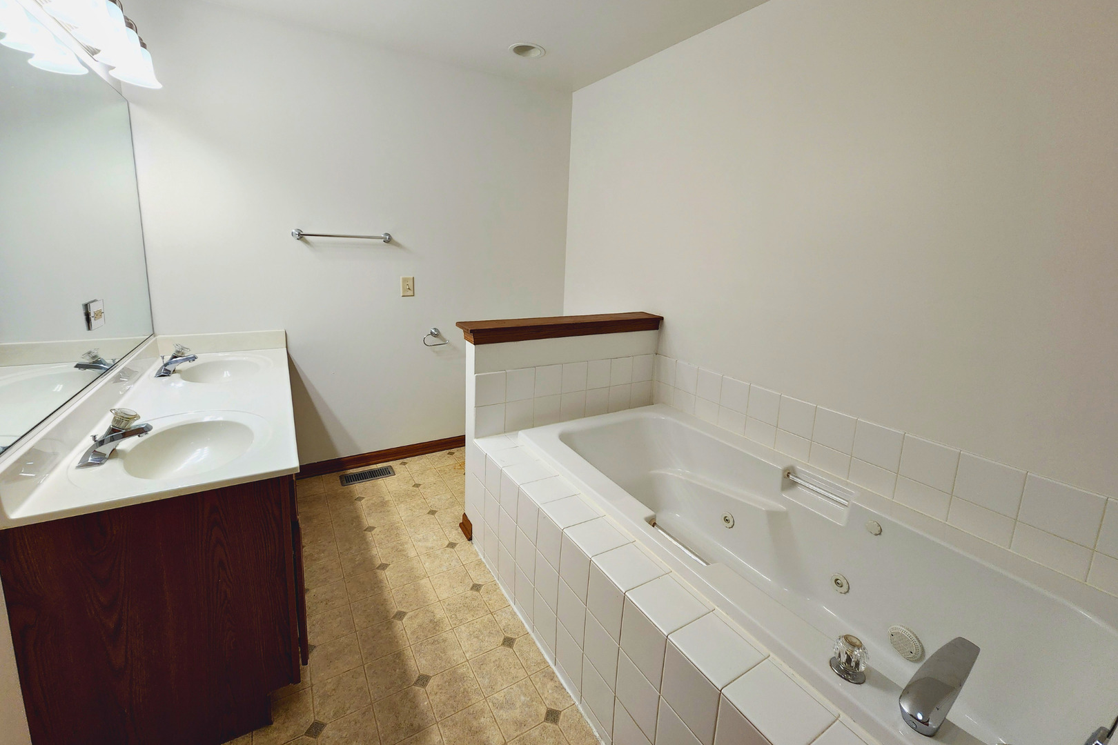 12762747 Property Photo 17