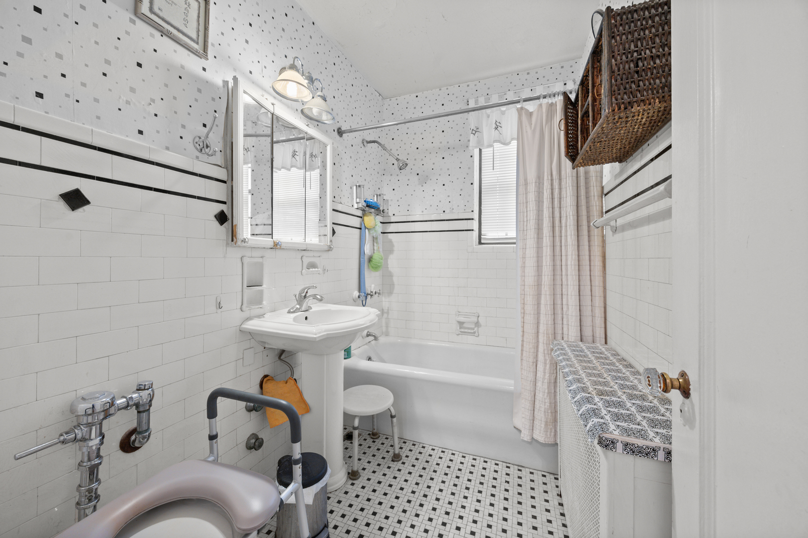 6937 S Crandon Avenue 6e Property Photo 11