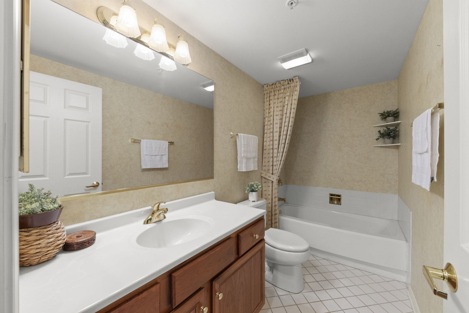 31 E Grove Street 201 Property Photo 12