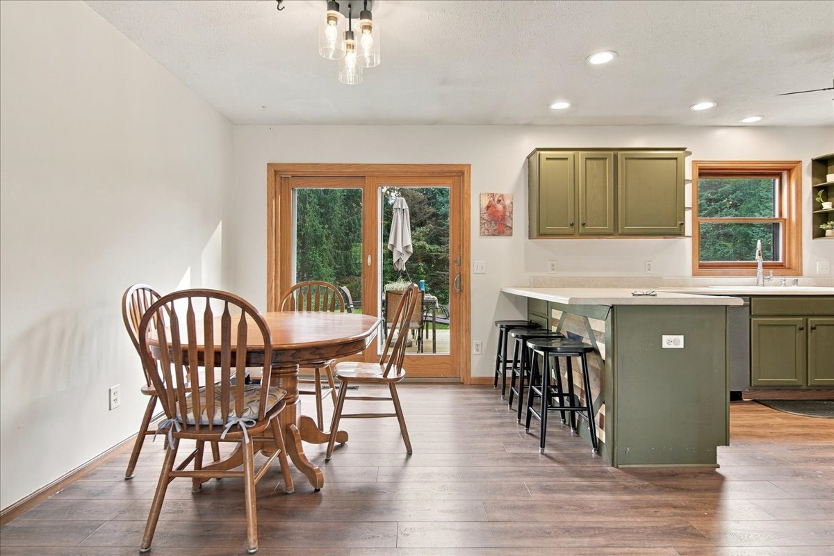 208 Willow Lane Property Photo 8