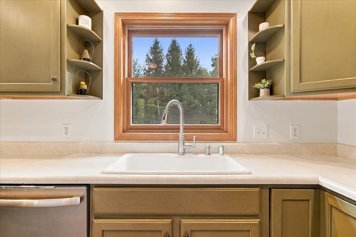 208 Willow Lane Property Photo 11