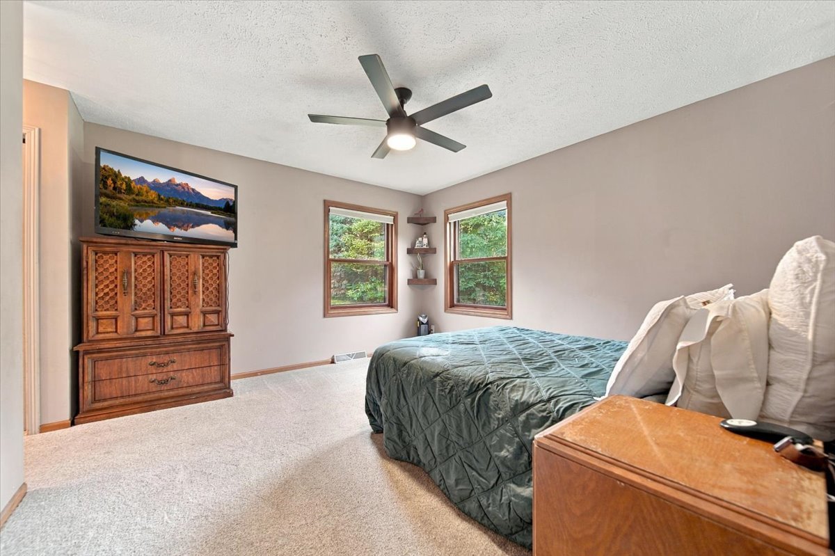 208 Willow Lane Property Photo 17