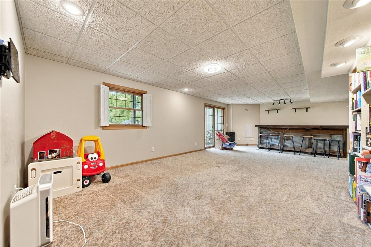 208 Willow Lane Property Photo 22