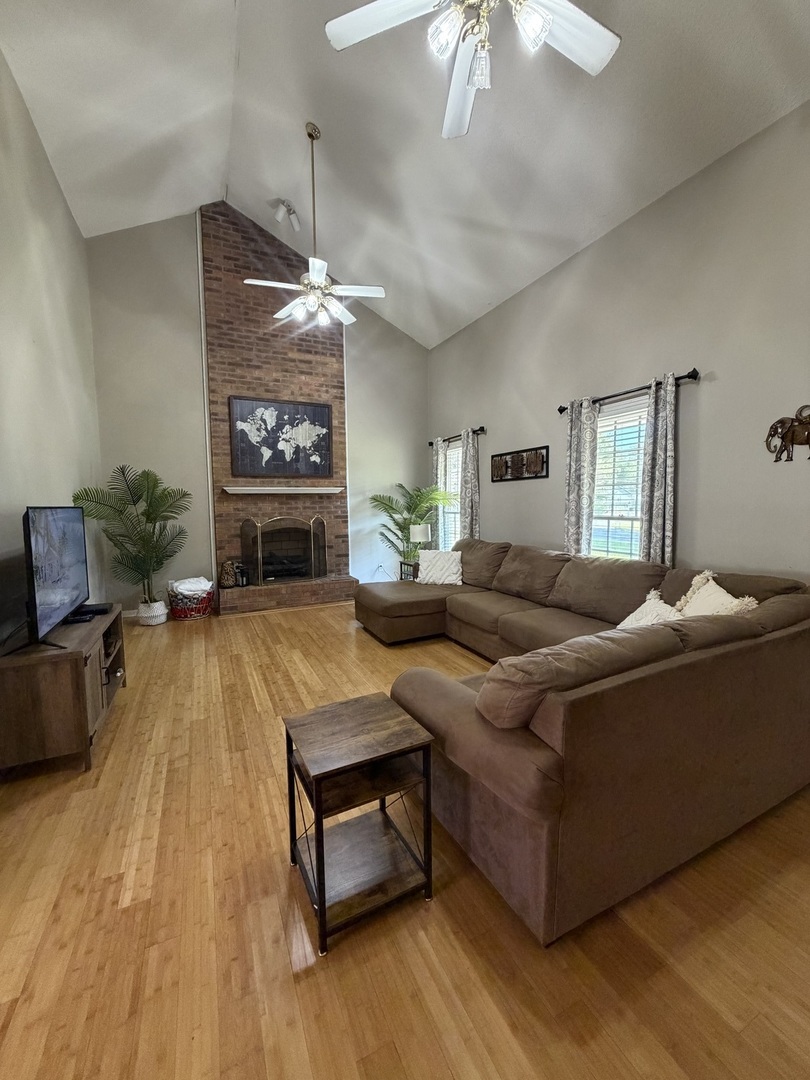 2815 Spruce Drive Property Photo 3