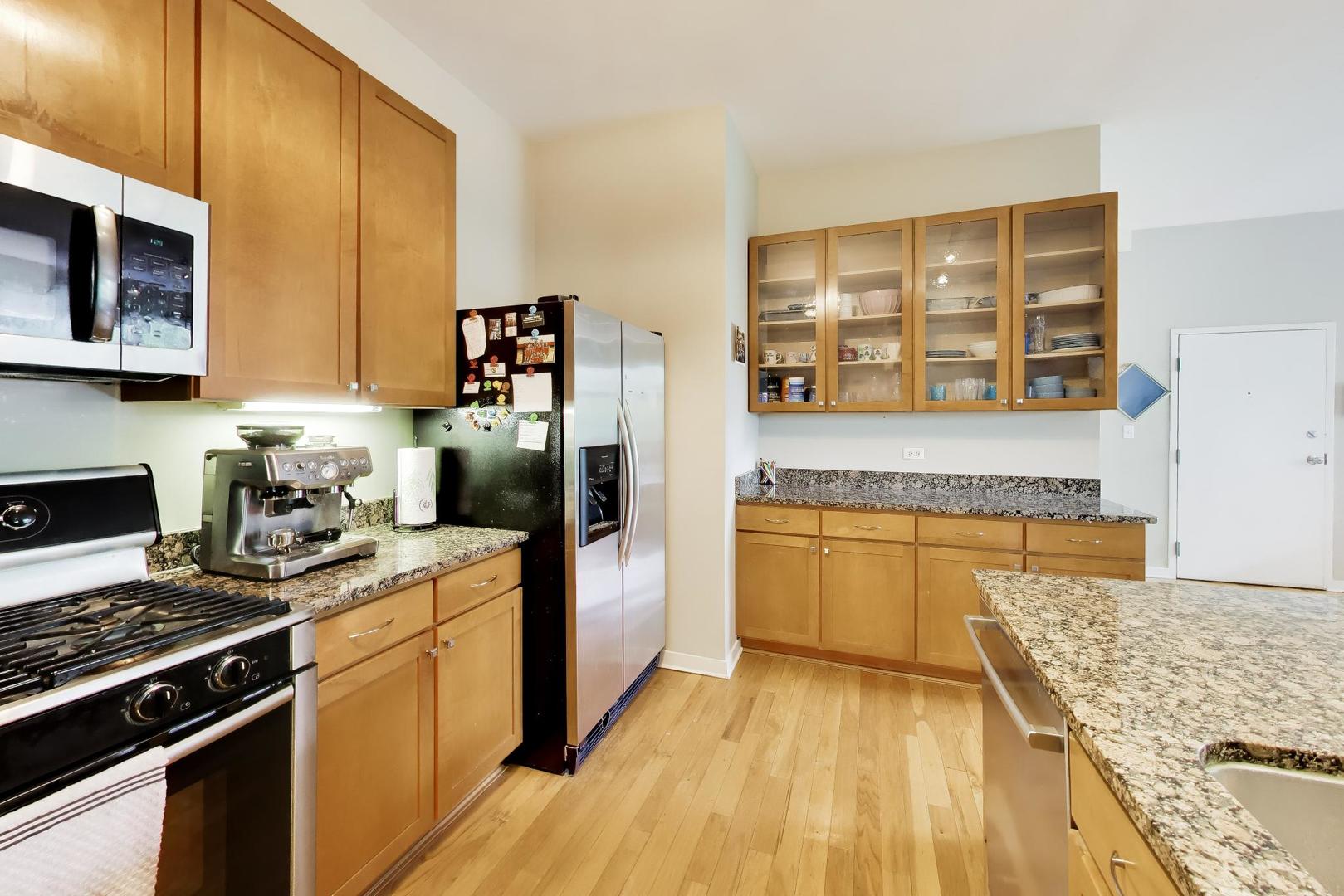 3735 N Wolcott Avenue 11 Property Photo 6