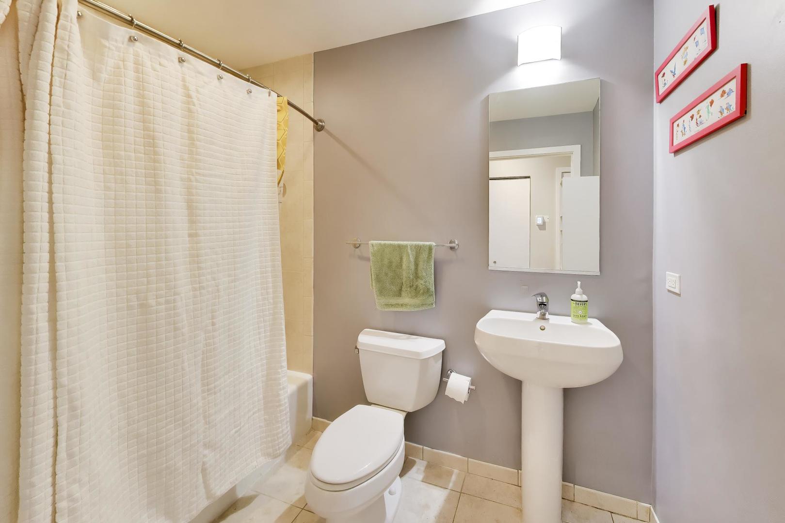 3735 N Wolcott Avenue 11 Property Photo 20