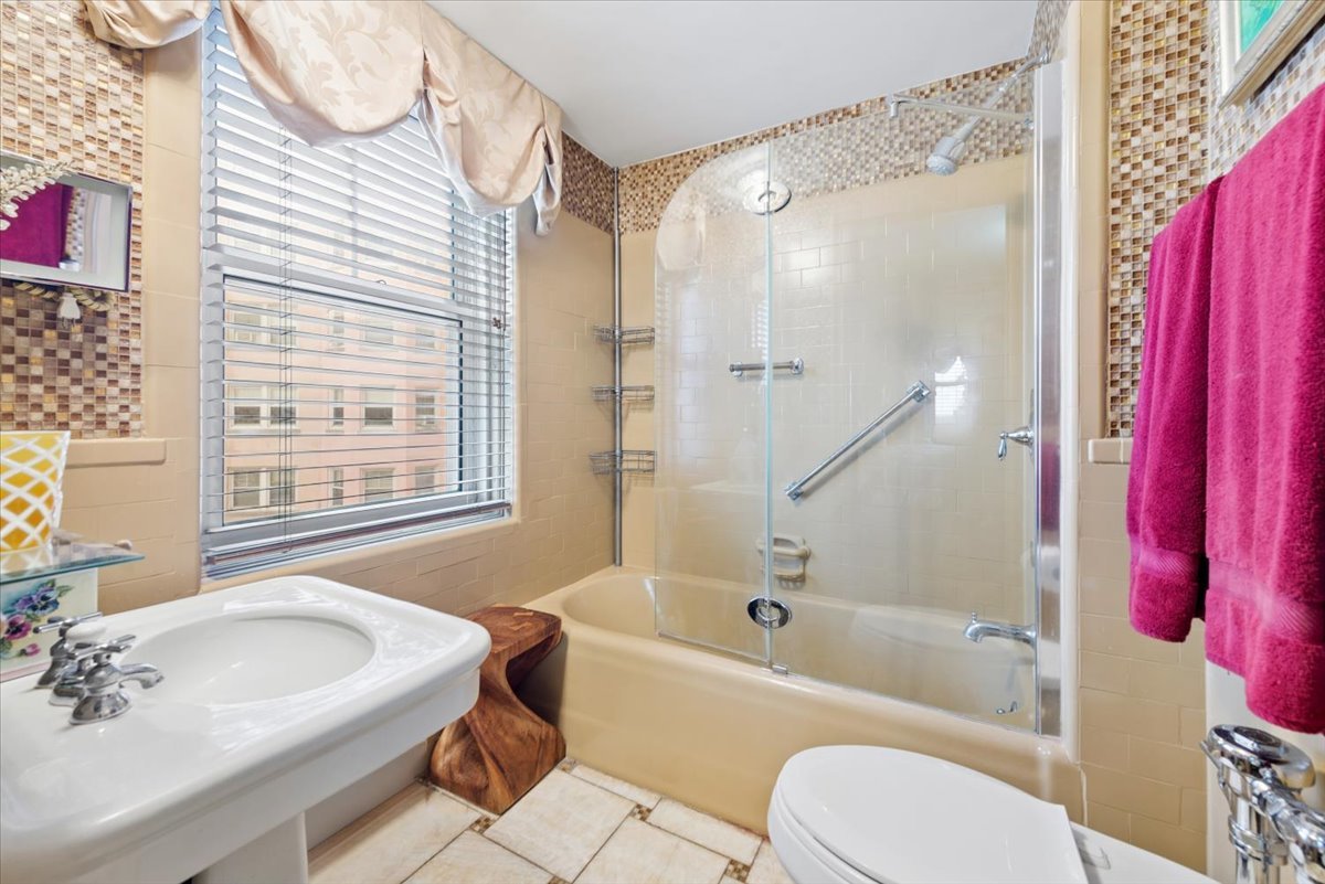 5555 N Sheridan Road 1007 Property Photo 16