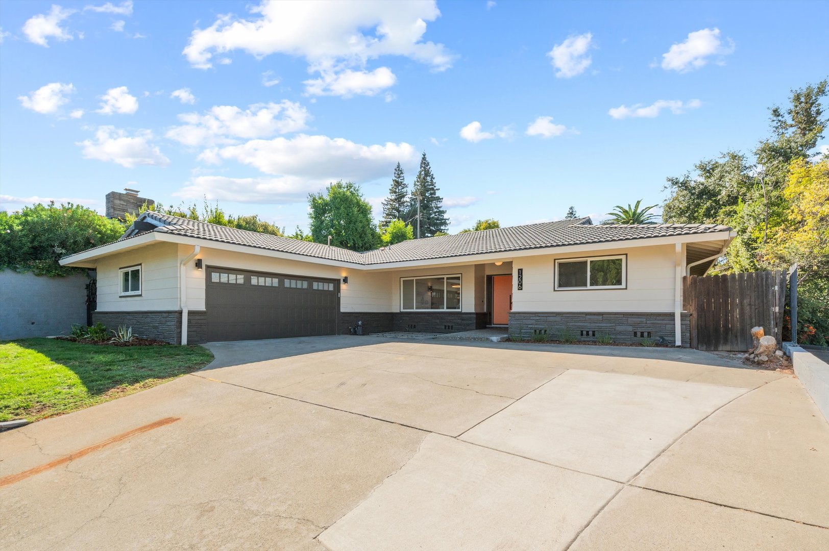 1206 43rd Avenue Property Photo 2