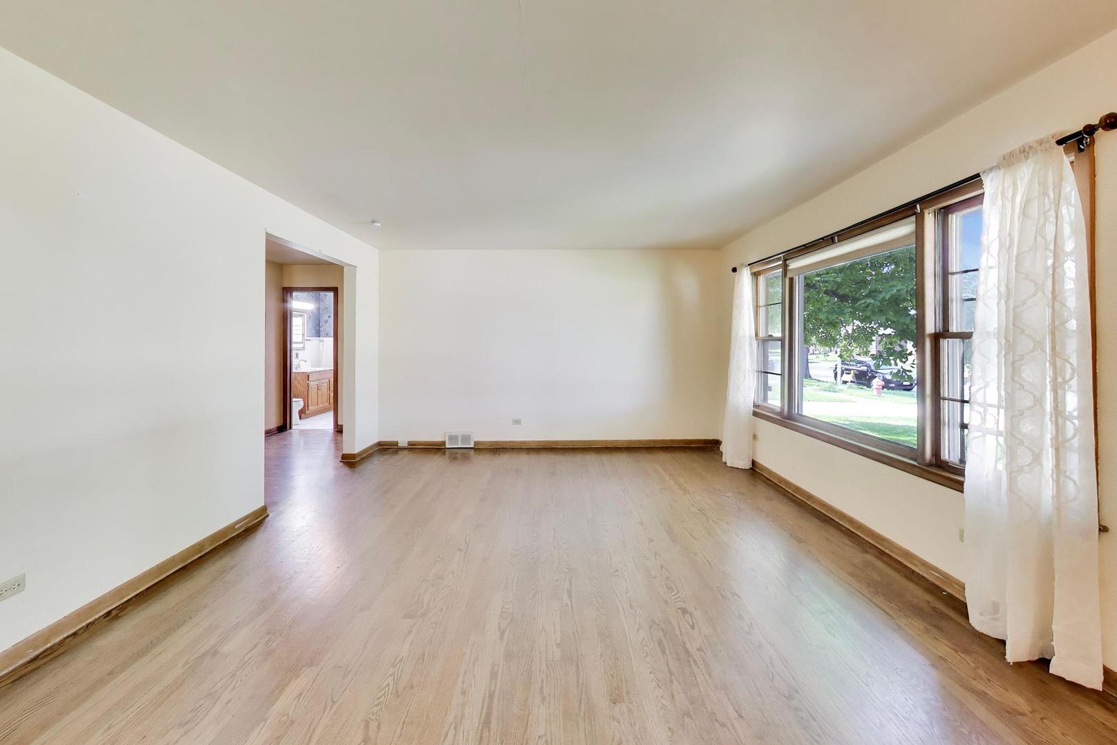 909 Worcester Avenue Property Photo 6