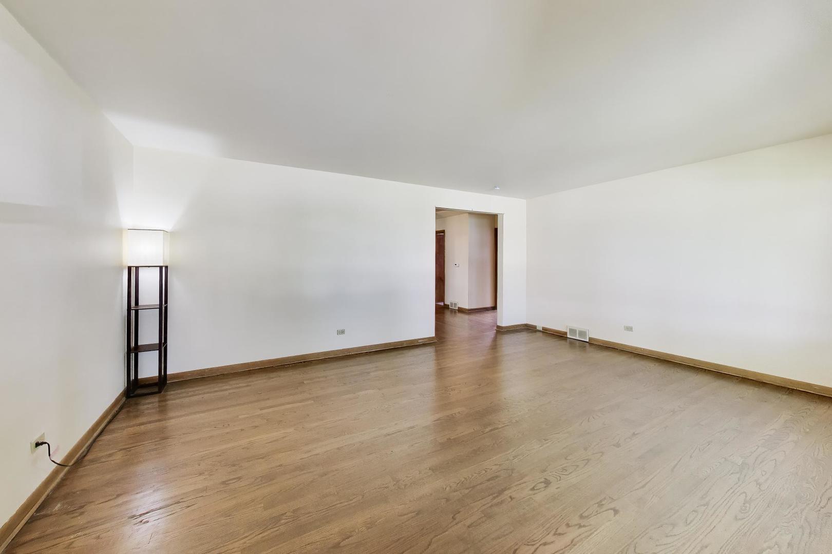 909 Worcester Avenue Property Photo 7