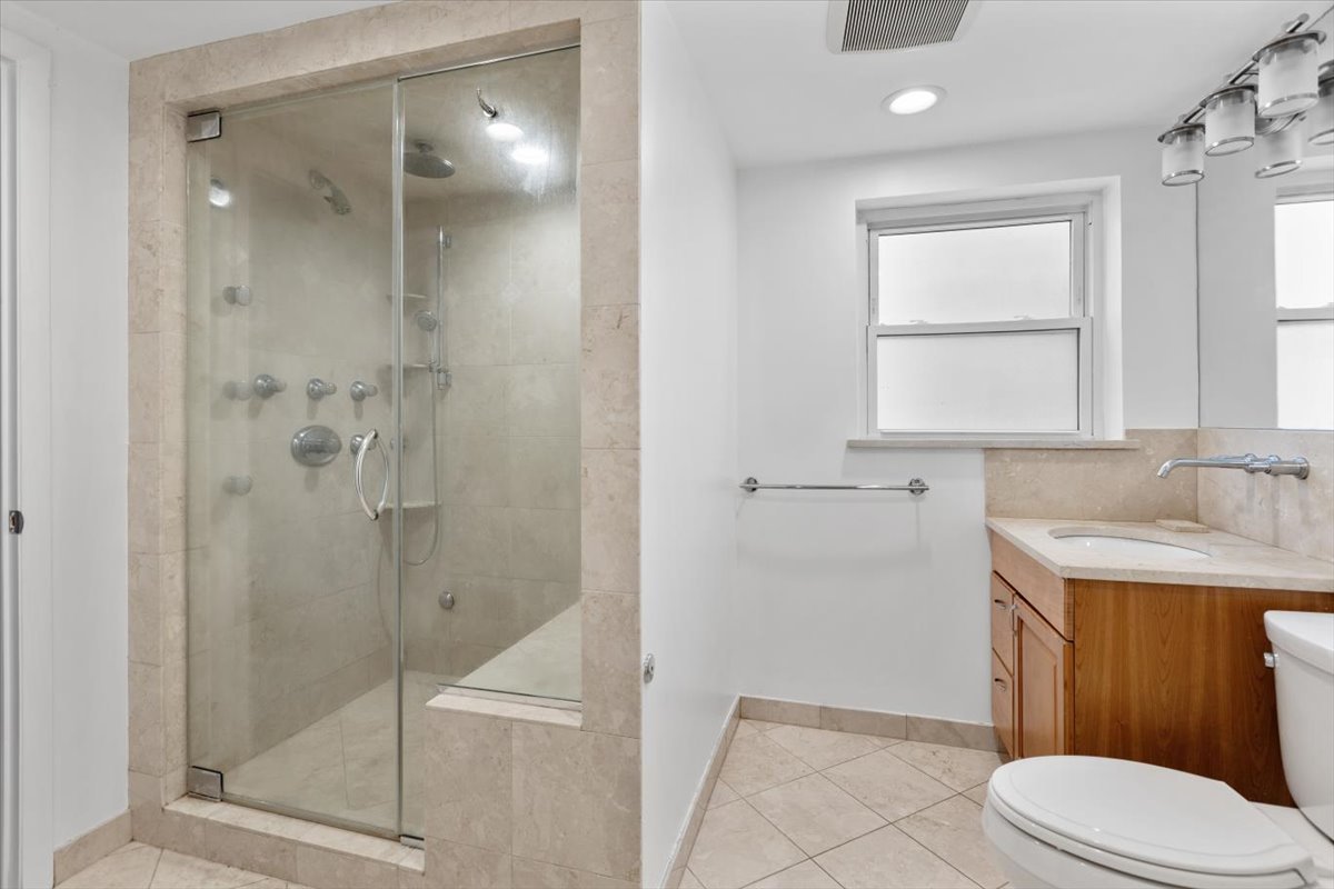 5768 N Lacey Avenue Property Photo 17