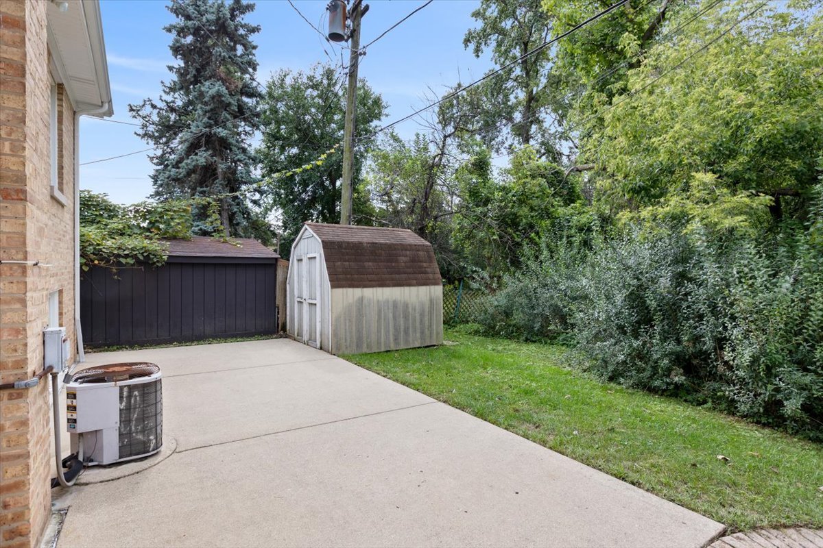5768 N Lacey Avenue Property Photo 23