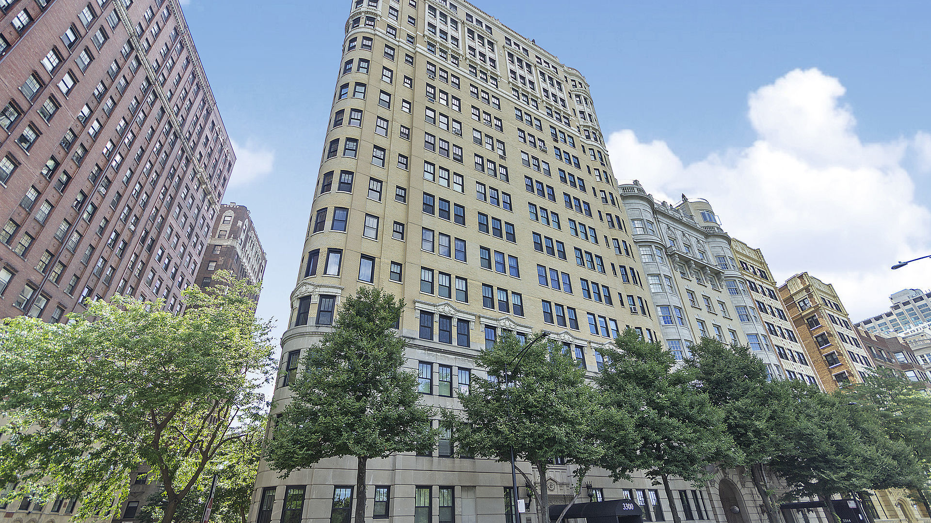 3300 N Lake Shore Drive 8d Property Photo 1