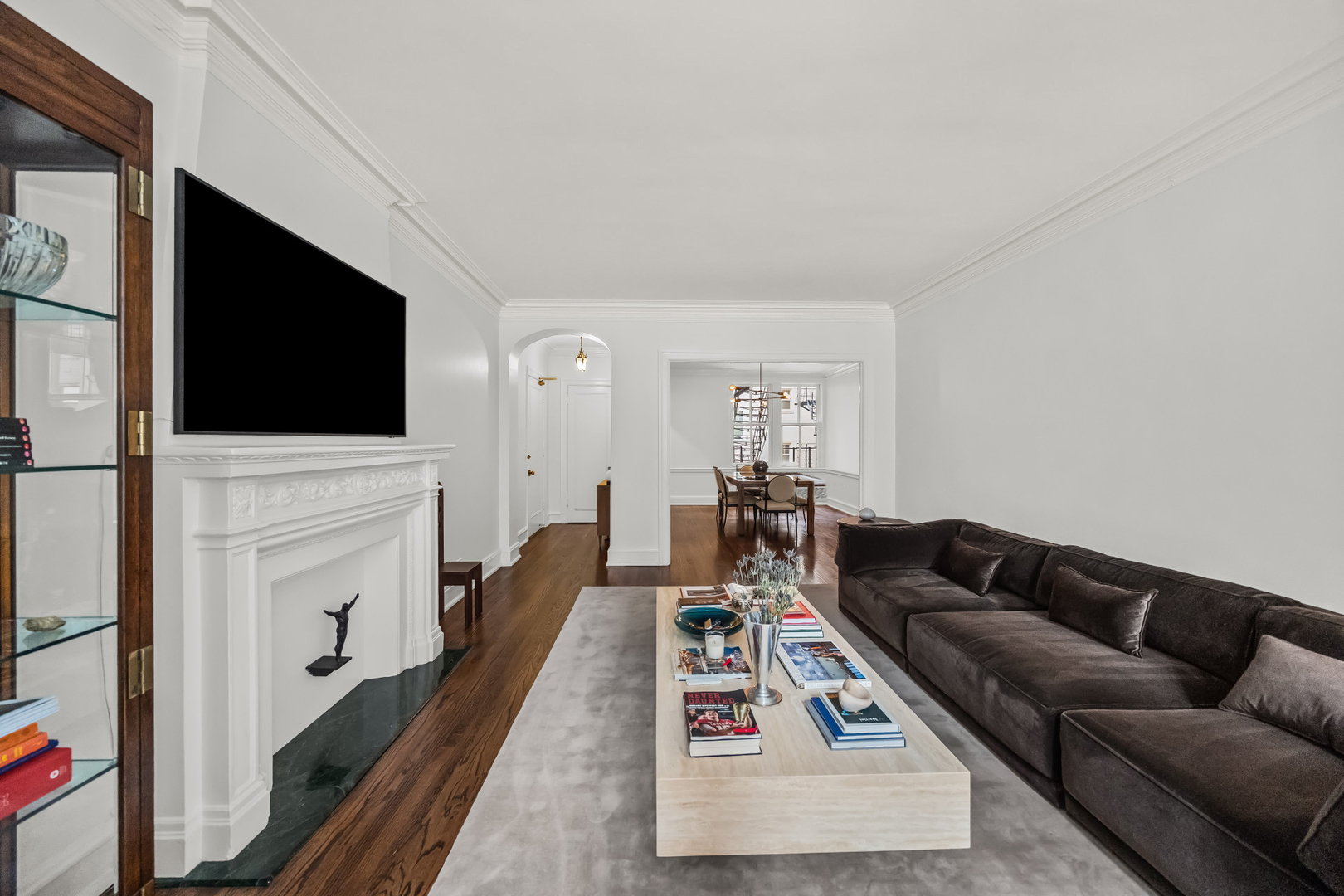 3300 N Lake Shore Drive 8d Property Photo 4