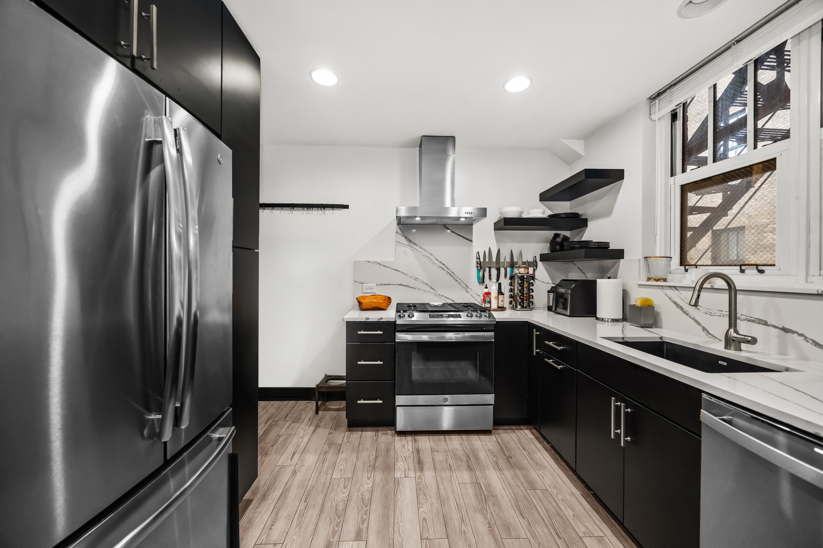 3300 N Lake Shore Drive 8d Property Photo 9