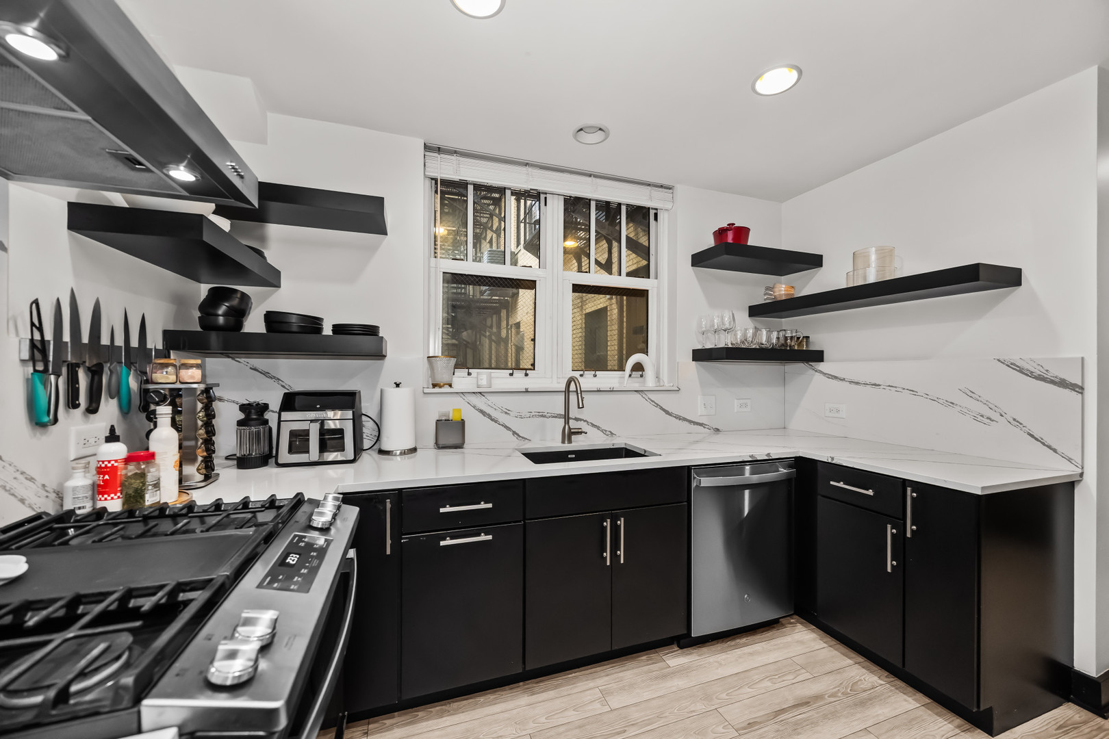3300 N Lake Shore Drive 8d Property Photo 10