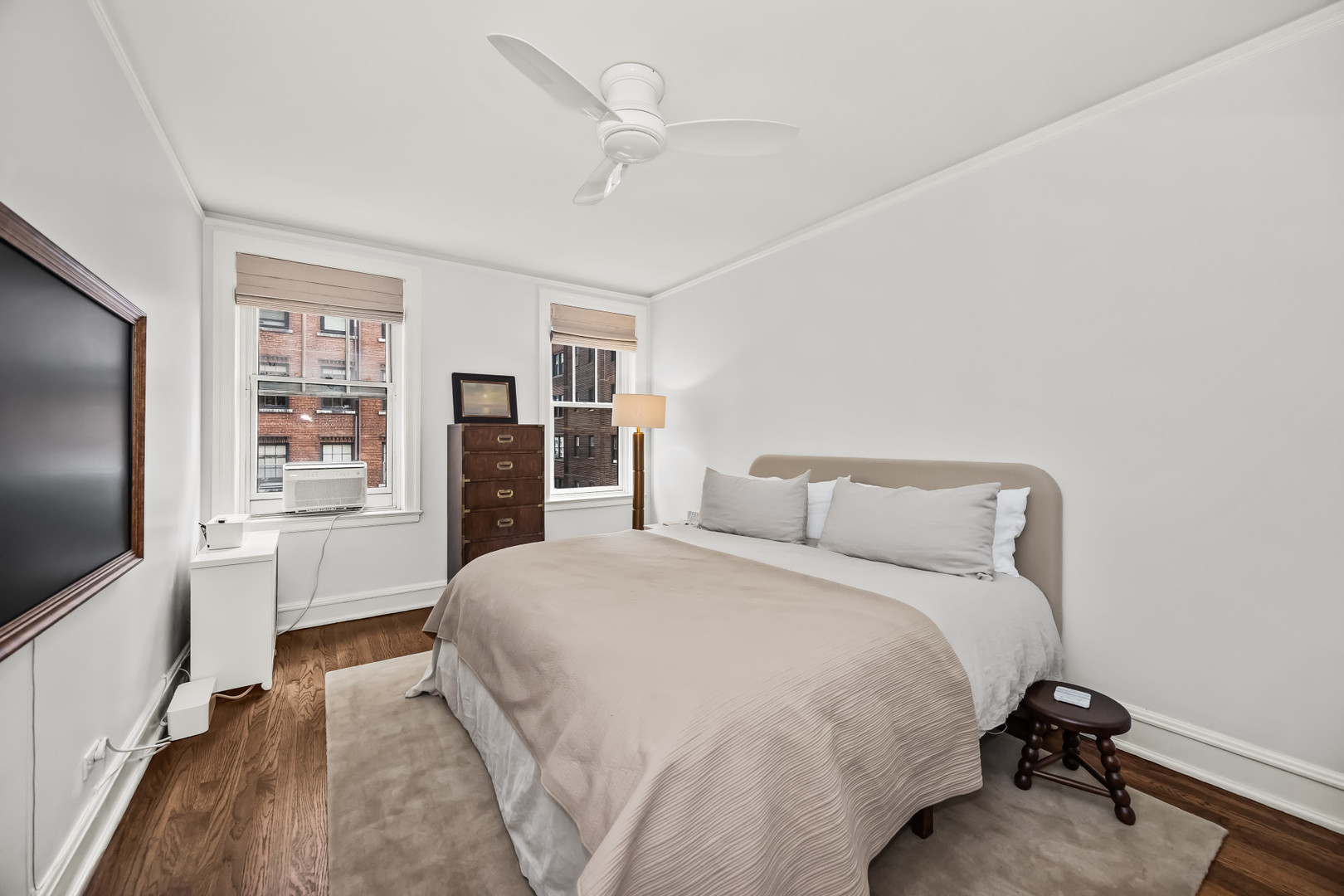 3300 N Lake Shore Drive 8d Property Photo 13