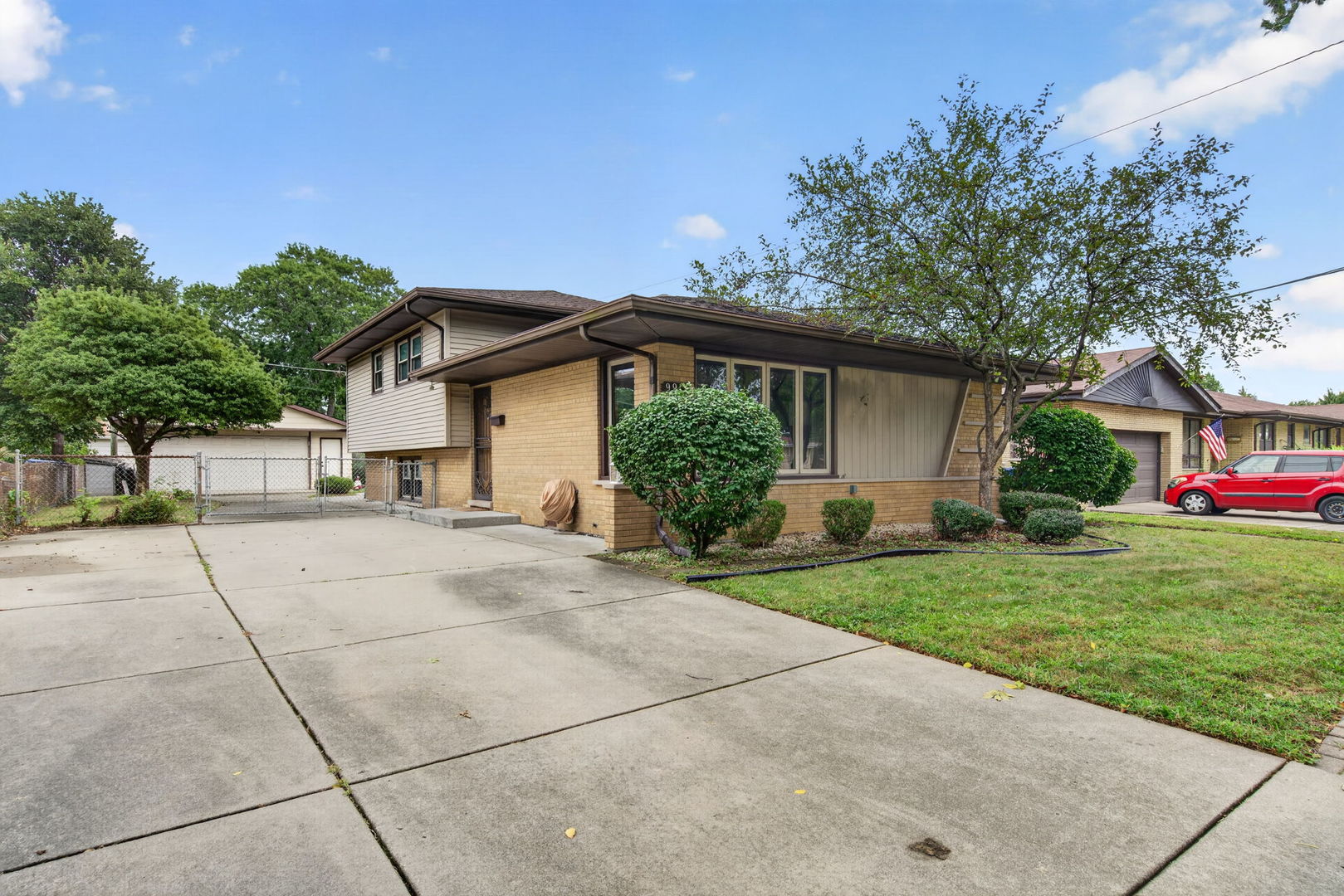 9915 S KENTON Avenue Property Photo 1