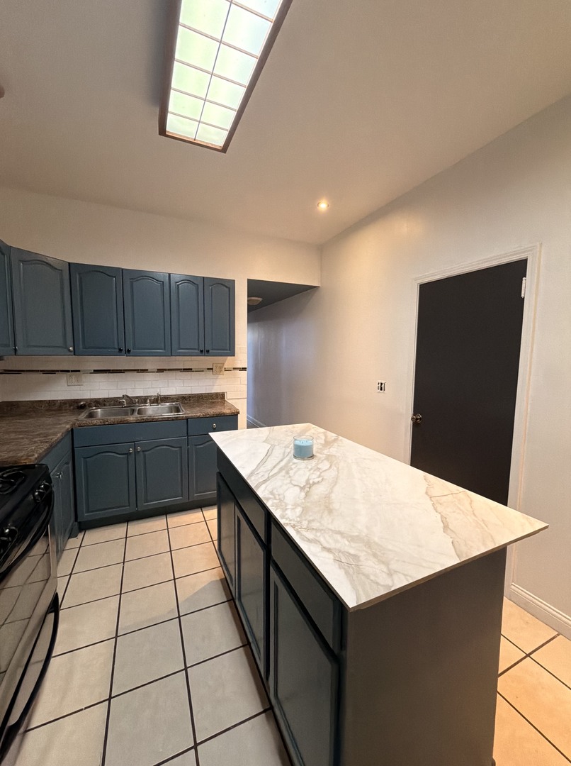 1605 S Blue Island Avenue 3 Property Photo 7