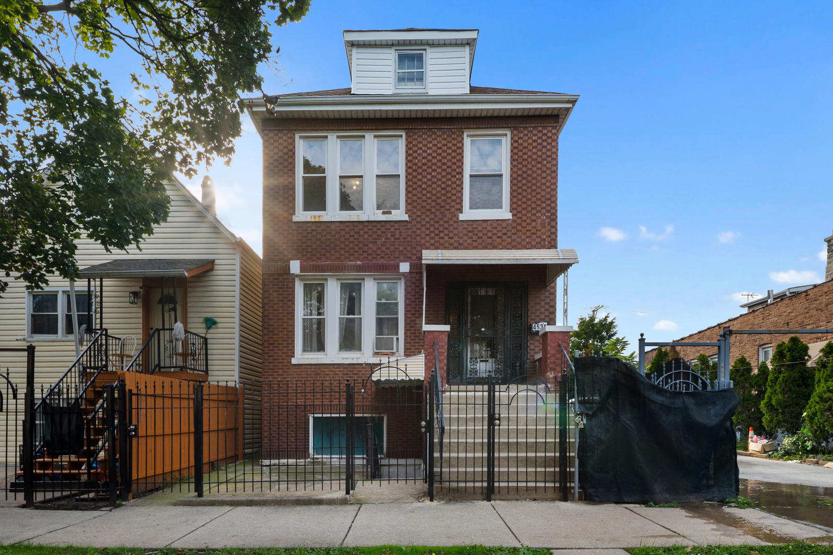 4530 S Whipple Street Property Photo 1