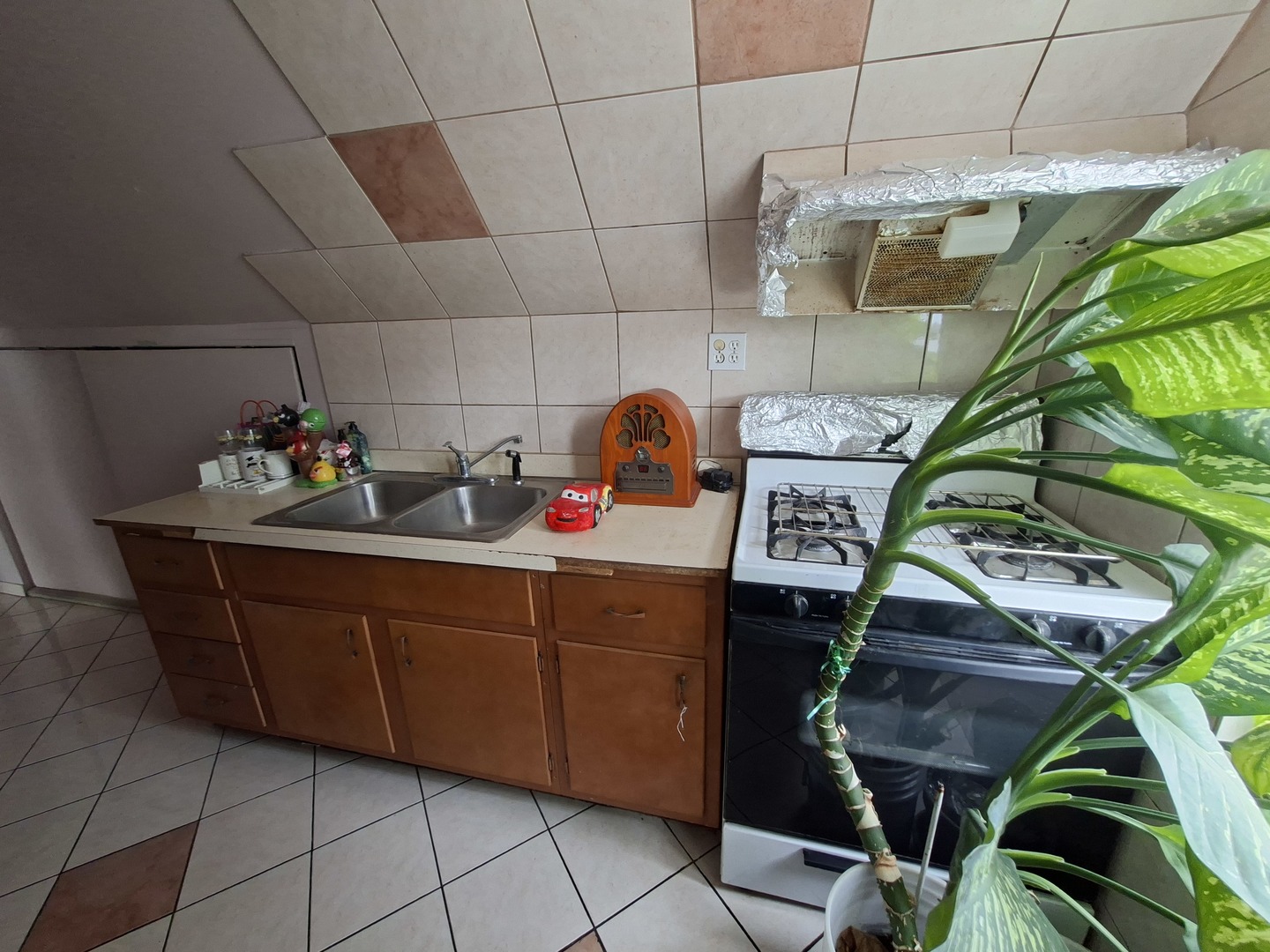 3109 N Newland Avenue Property Photo 8