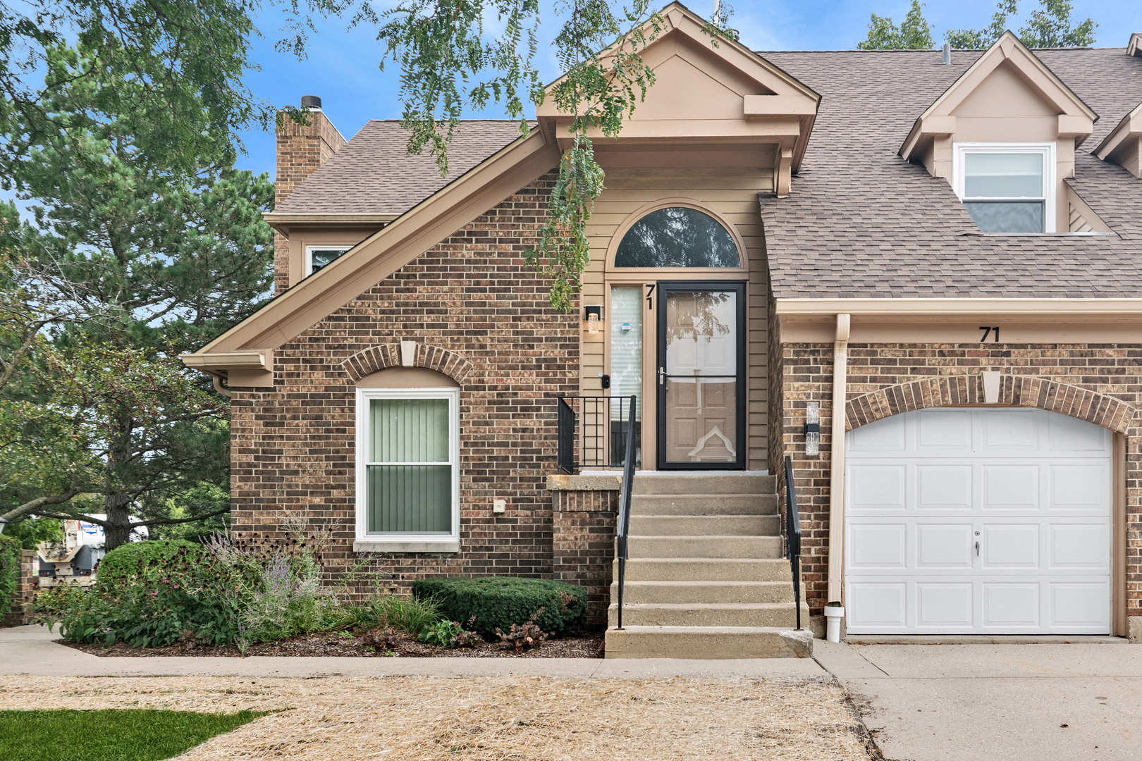 71 Willow Parkway 72-2 Property Photo 1