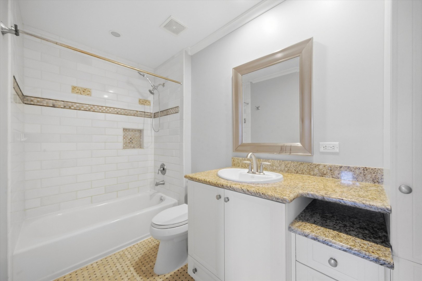512 N Fox Trail Property Photo 5