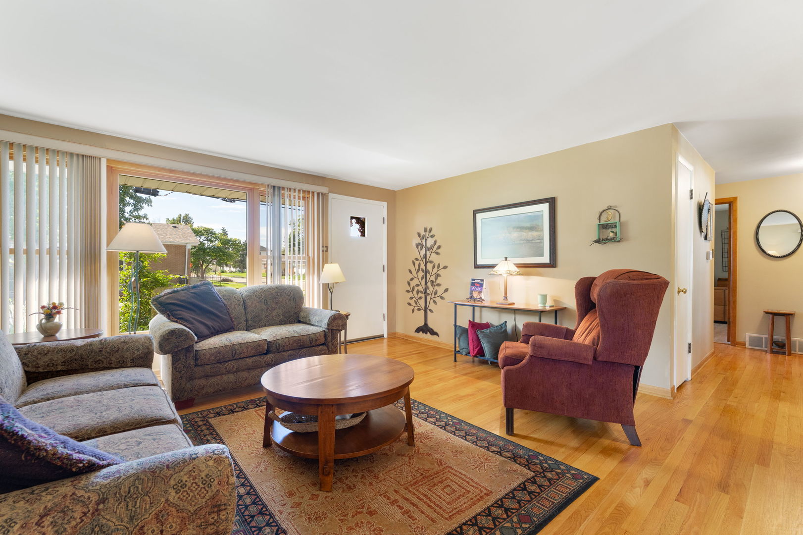 8746 40th Street Property Photo 4