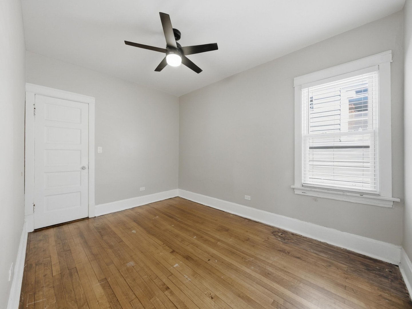 1321 S 51st Avenue Property Photo 4
