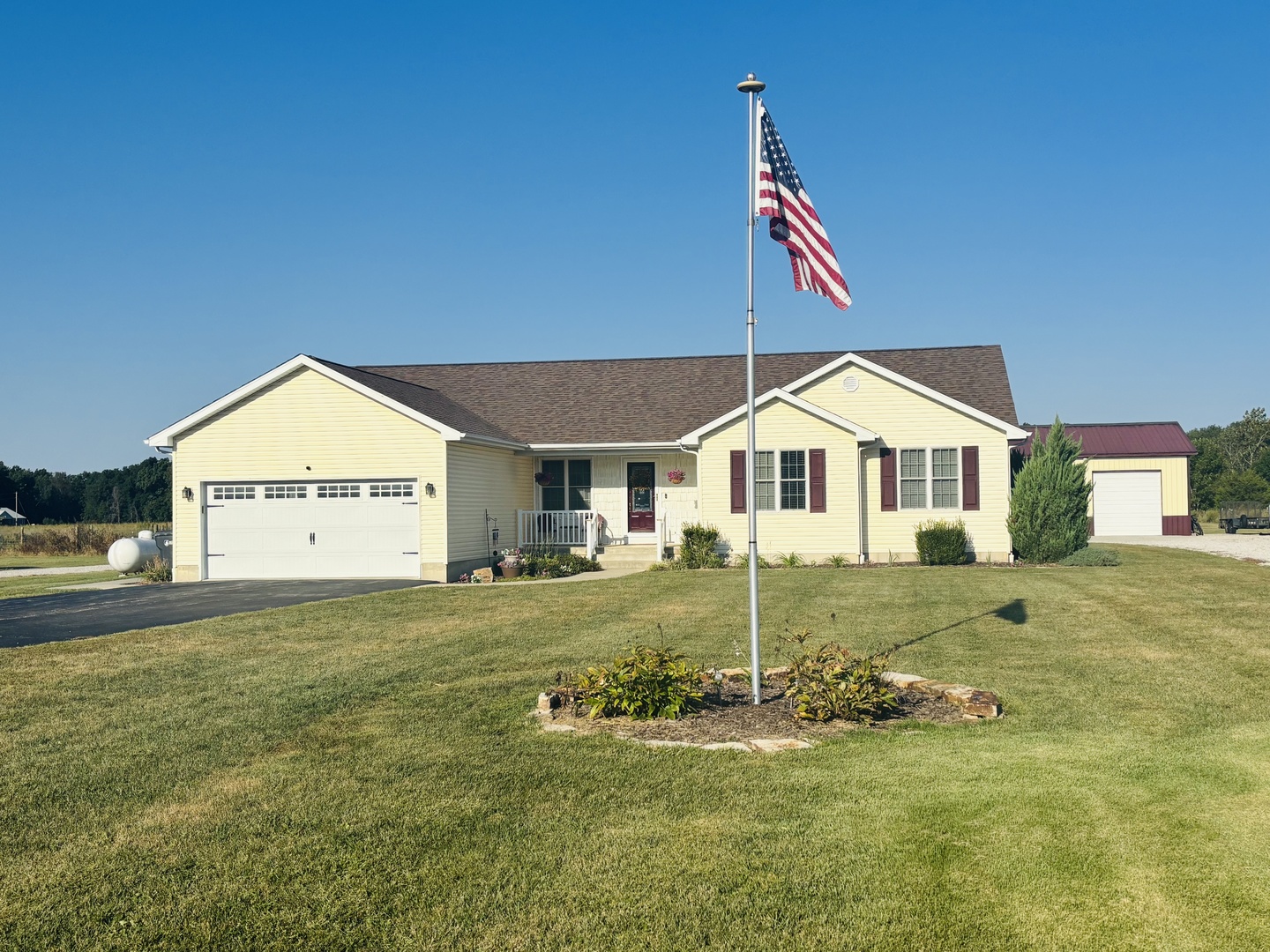 9385 N 1000th Road Property Photo 1