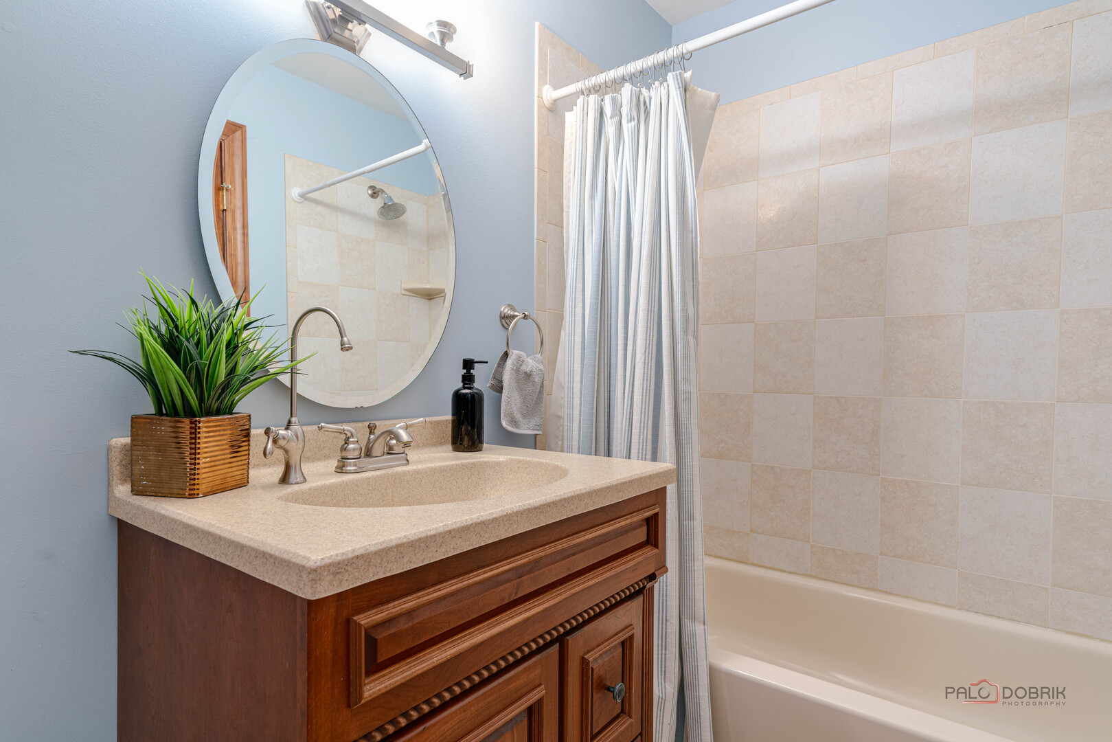 8208 Country Shire Lane Property Photo 16