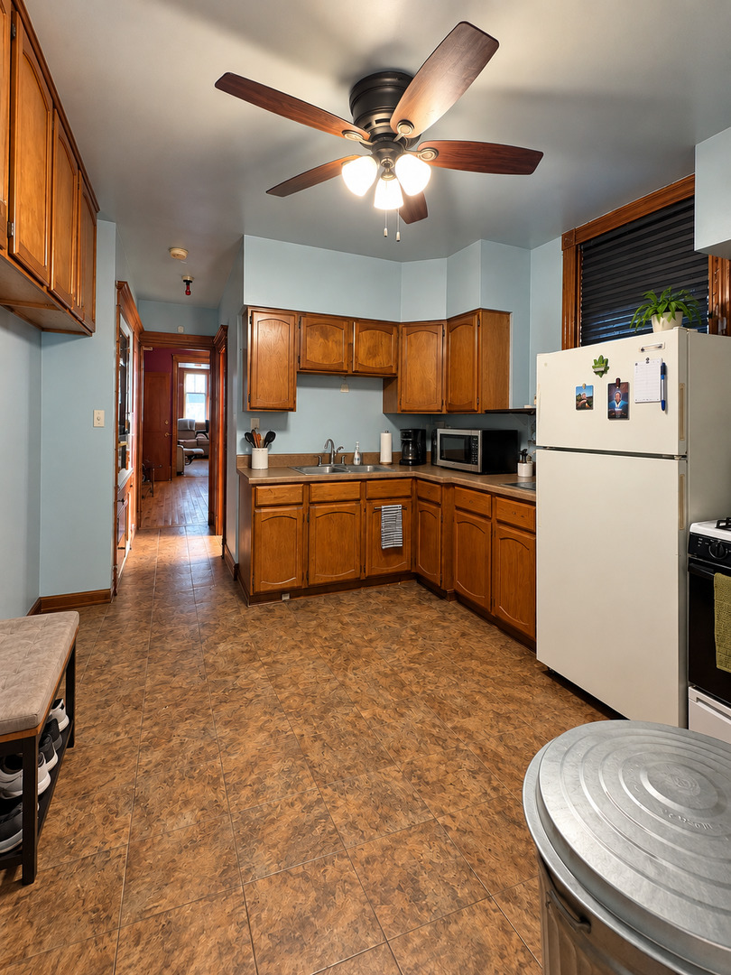 4051 W Monroe Street Property Photo 4