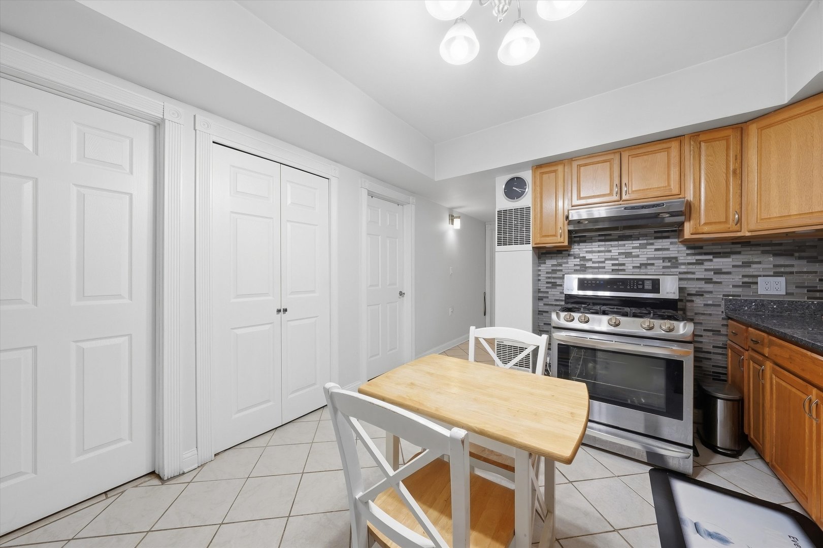 4511 S Francisco Avenue Property Photo 6