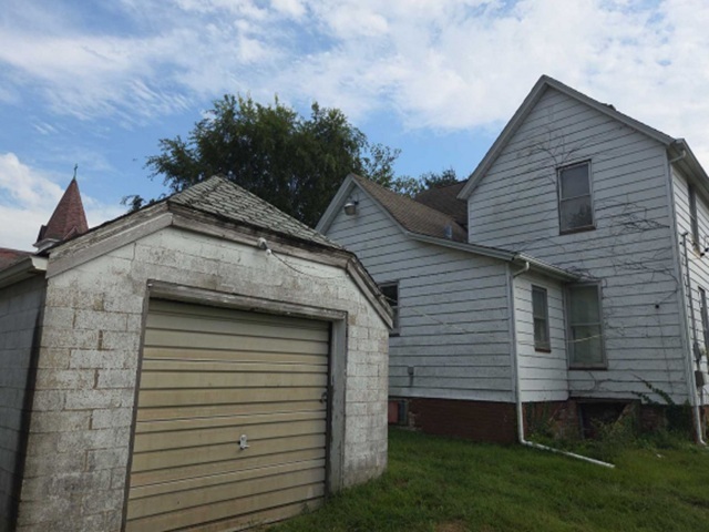 220 W 8th Street Property Photo 3