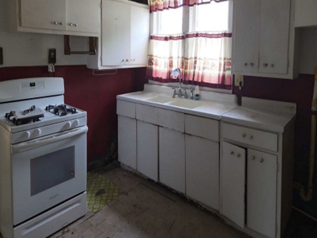 220 W 8th Street Property Photo 5